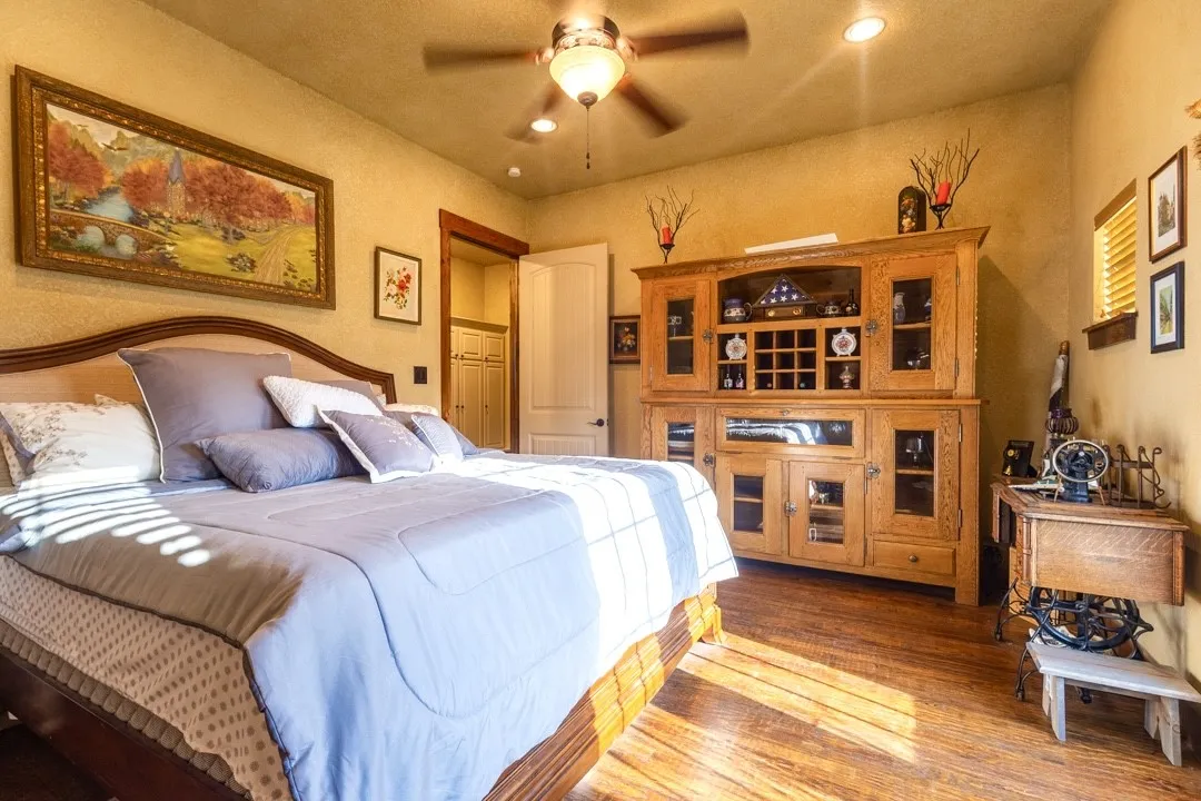 1st Floor Guest Room