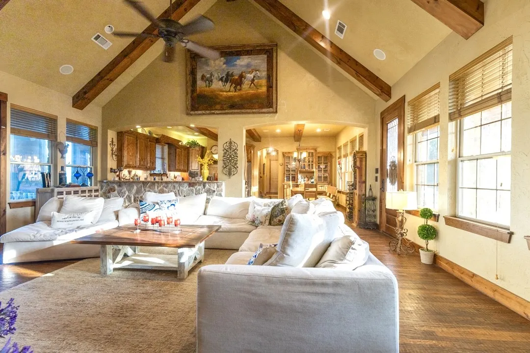 Great Open Concept Design Living