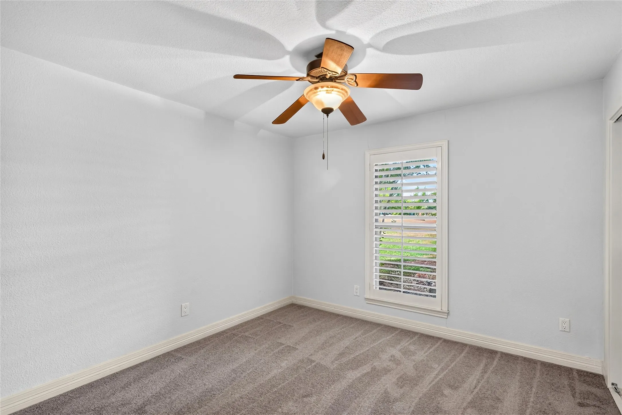Single Family Residence For Rent in Collin County , 16740 Redbud Drive, Frisco, Texas 75071, 4 Bedroom, 2 Bathroom, Garage spaces, 2,460 Sqft, built in 1983, mls#21336727, Real Estate Agent in Frisco, Homes For Rent in Collin county, Homes For Rent in Frisco, Realtor in Frisco Texas, Real Estate Brokerage Independent Realty Texas, Luminita Cordes Realtor