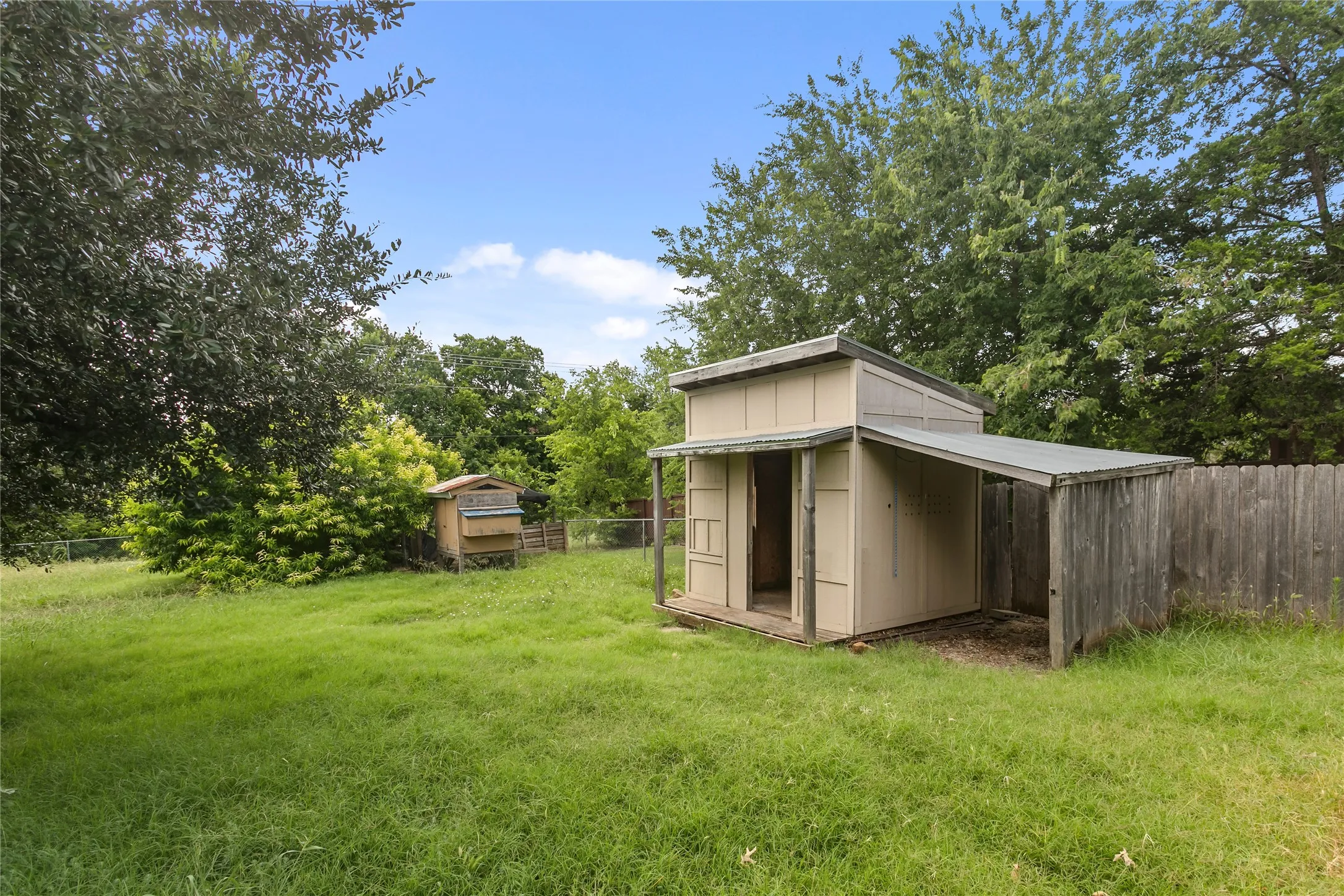 Single Family Residence For Rent in Collin County , 16740 Redbud Drive, Frisco, Texas 75071, 4 Bedroom, 2 Bathroom, Garage spaces, 2,460 Sqft, built in 1983, mls#21336727, Real Estate Agent in Frisco, Homes For Rent in Collin county, Homes For Rent in Frisco, Realtor in Frisco Texas, Real Estate Brokerage Independent Realty Texas, Luminita Cordes Realtor