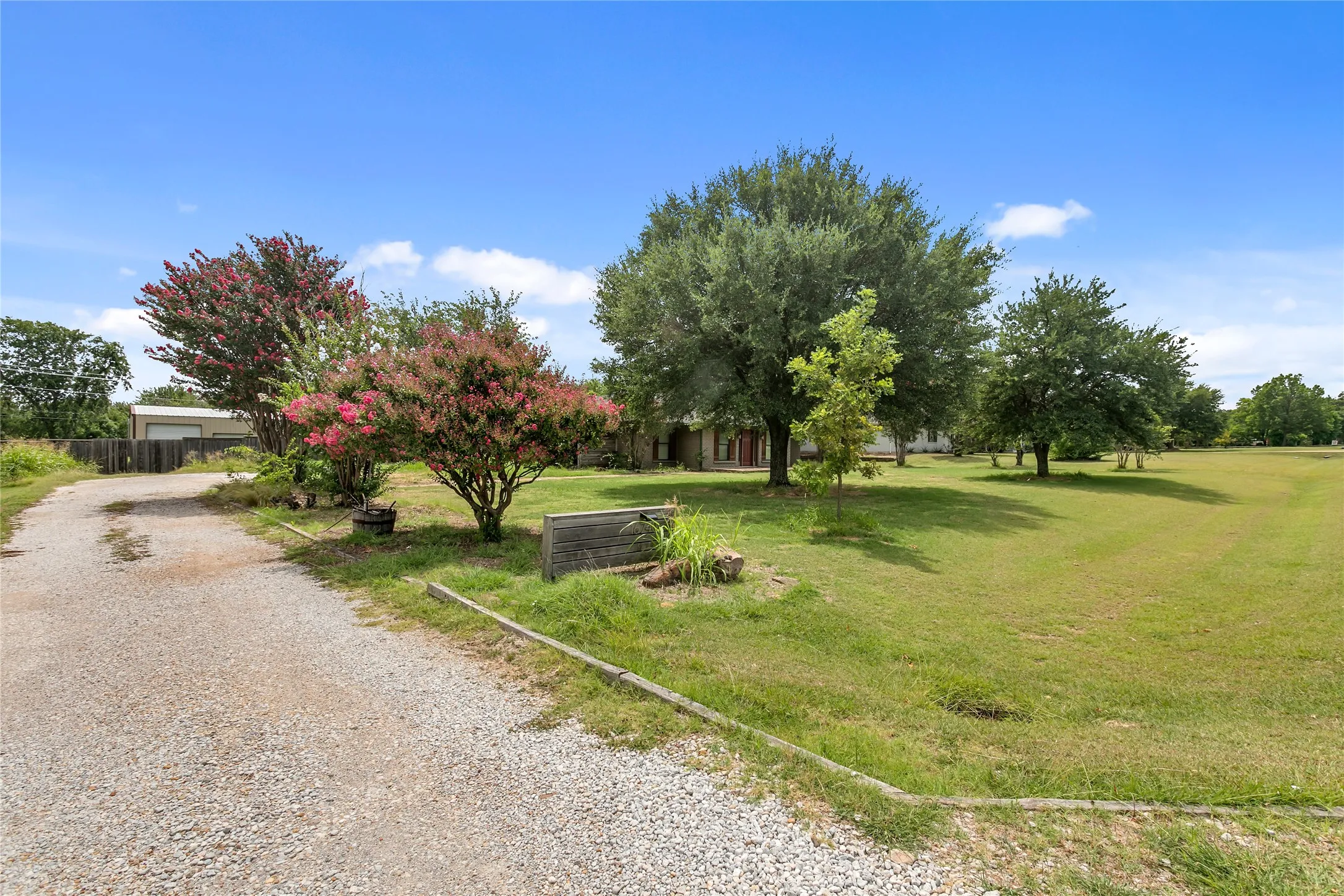 Single Family Residence For Rent in Collin County , 16740 Redbud Drive, Frisco, Texas 75071, 4 Bedroom, 2 Bathroom, Garage spaces, 2,460 Sqft, built in 1983, mls#21336727, Real Estate Agent in Frisco, Homes For Rent in Collin county, Homes For Rent in Frisco, Realtor in Frisco Texas, Real Estate Brokerage Independent Realty Texas, Luminita Cordes Realtor