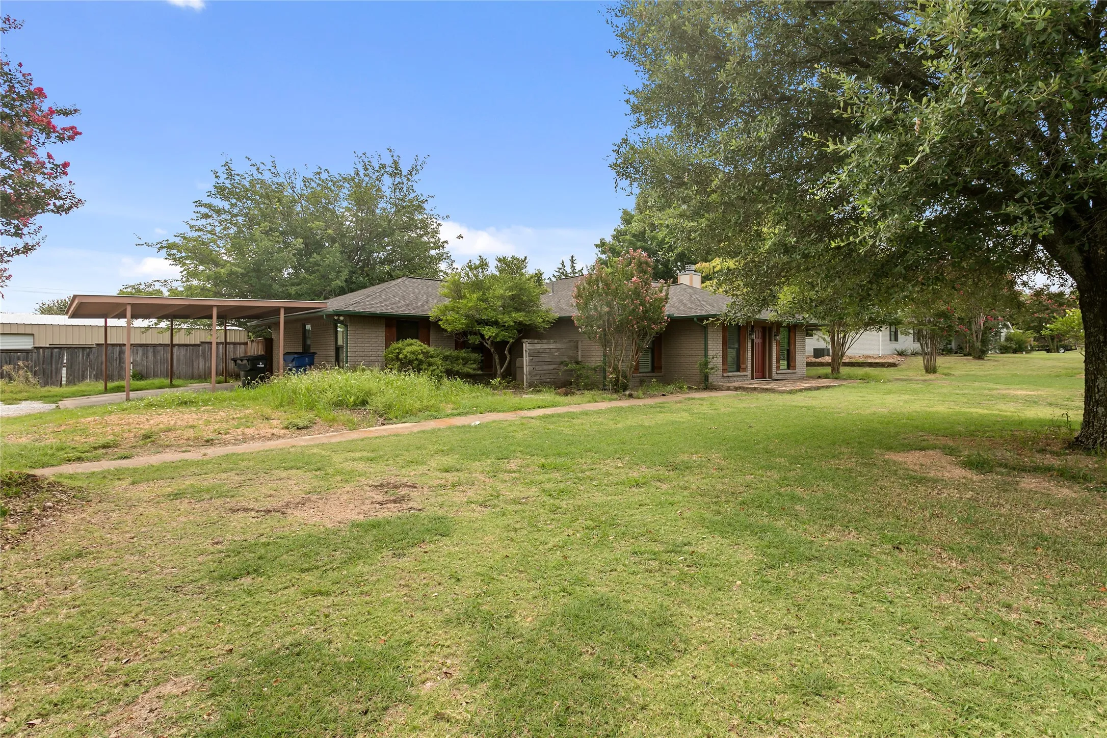 Single Family Residence For Rent in Collin County , 16740 Redbud Drive, Frisco, Texas 75071, 4 Bedroom, 2 Bathroom, Garage spaces, 2,460 Sqft, built in 1983, mls#21336727, Real Estate Agent in Frisco, Homes For Rent in Collin county, Homes For Rent in Frisco, Realtor in Frisco Texas, Real Estate Brokerage Independent Realty Texas, Luminita Cordes Realtor