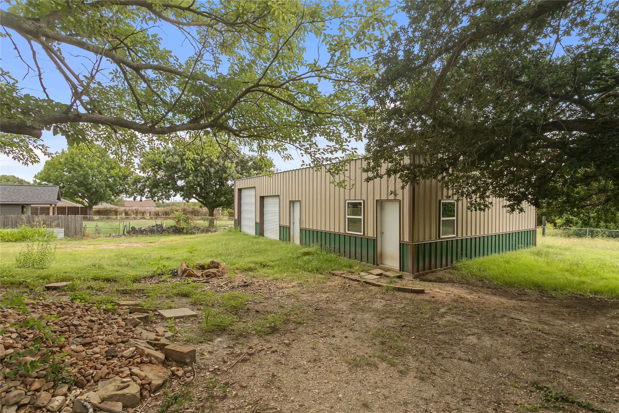 Single Family Residence For Rent in Collin County , 16740 Redbud Drive, Frisco, Texas 75071, 4 Bedroom, 2 Bathroom, Garage spaces, 2,460 Sqft, built in 1983, mls#21336727, Real Estate Agent in Frisco, Homes For Rent in Collin county, Homes For Rent in Frisco, Realtor in Frisco Texas, Real Estate Brokerage Independent Realty Texas, Luminita Cordes Realtor