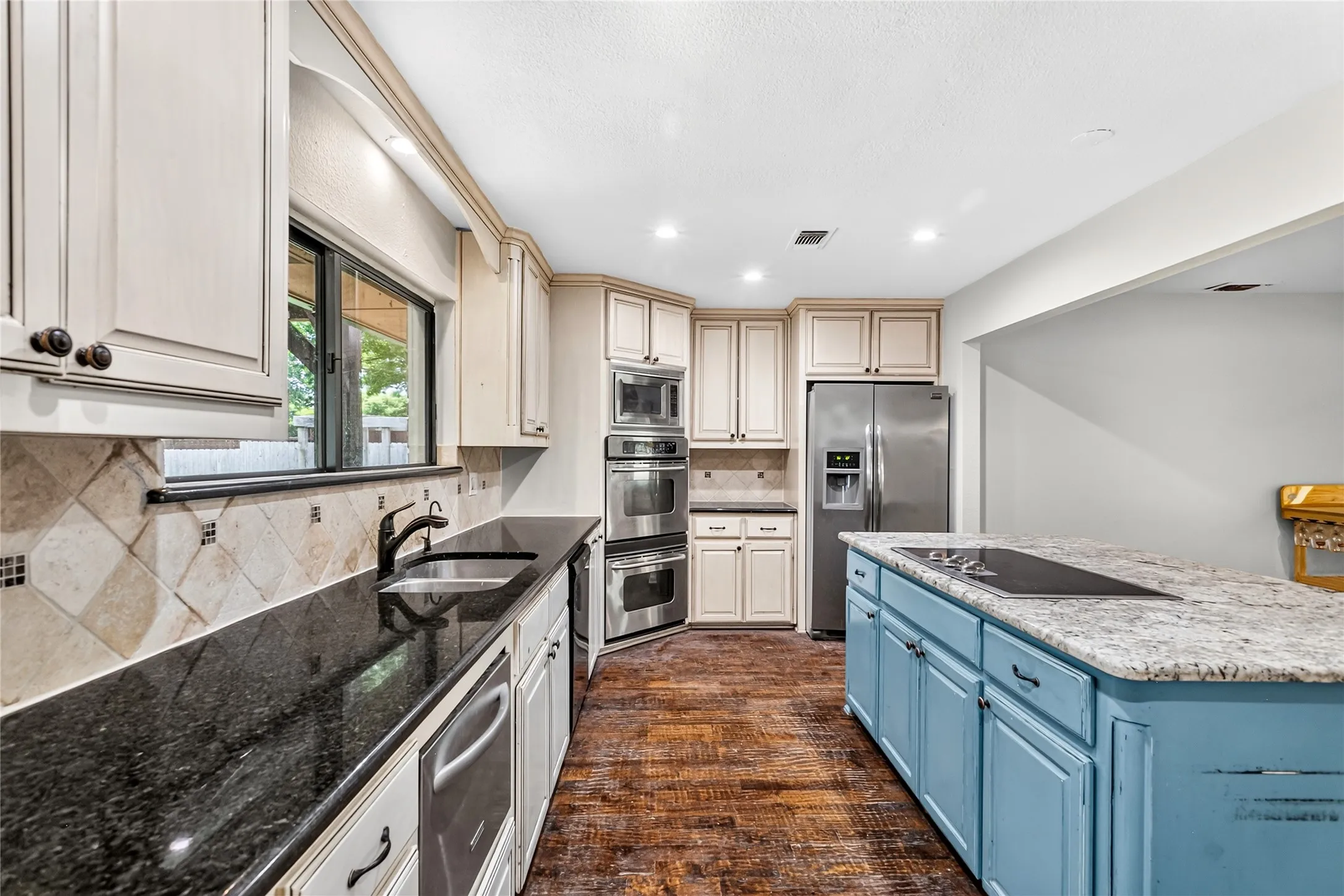 Single Family Residence For Rent in Collin County , 16740 Redbud Drive, Frisco, Texas 75071, 4 Bedroom, 2 Bathroom, Garage spaces, 2,460 Sqft, built in 1983, mls#21336727, Real Estate Agent in Frisco, Homes For Rent in Collin county, Homes For Rent in Frisco, Realtor in Frisco Texas, Real Estate Brokerage Independent Realty Texas, Luminita Cordes Realtor