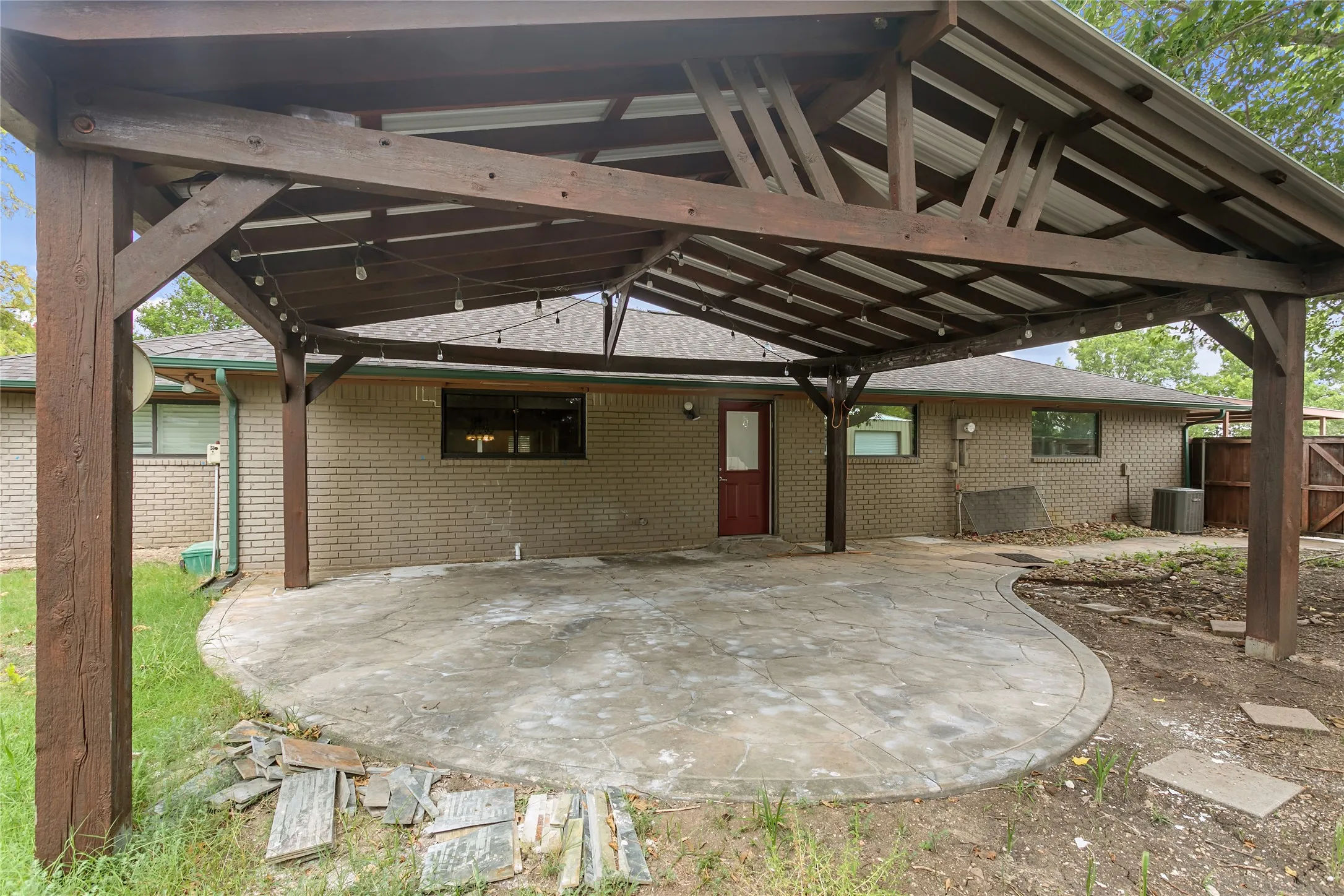 Single Family Residence For Rent in Collin County , 16740 Redbud Drive, Frisco, Texas 75071, 4 Bedroom, 2 Bathroom, Garage spaces, 2,460 Sqft, built in 1983, mls#21336727, Real Estate Agent in Frisco, Homes For Rent in Collin county, Homes For Rent in Frisco, Realtor in Frisco Texas, Real Estate Brokerage Independent Realty Texas, Luminita Cordes Realtor