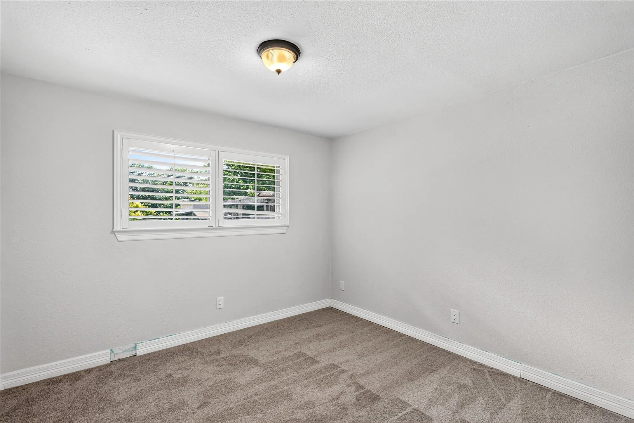 Single Family Residence For Rent in Collin County , 16740 Redbud Drive, Frisco, Texas 75071, 4 Bedroom, 2 Bathroom, Garage spaces, 2,460 Sqft, built in 1983, mls#21336727, Real Estate Agent in Frisco, Homes For Rent in Collin county, Homes For Rent in Frisco, Realtor in Frisco Texas, Real Estate Brokerage Independent Realty Texas, Luminita Cordes Realtor