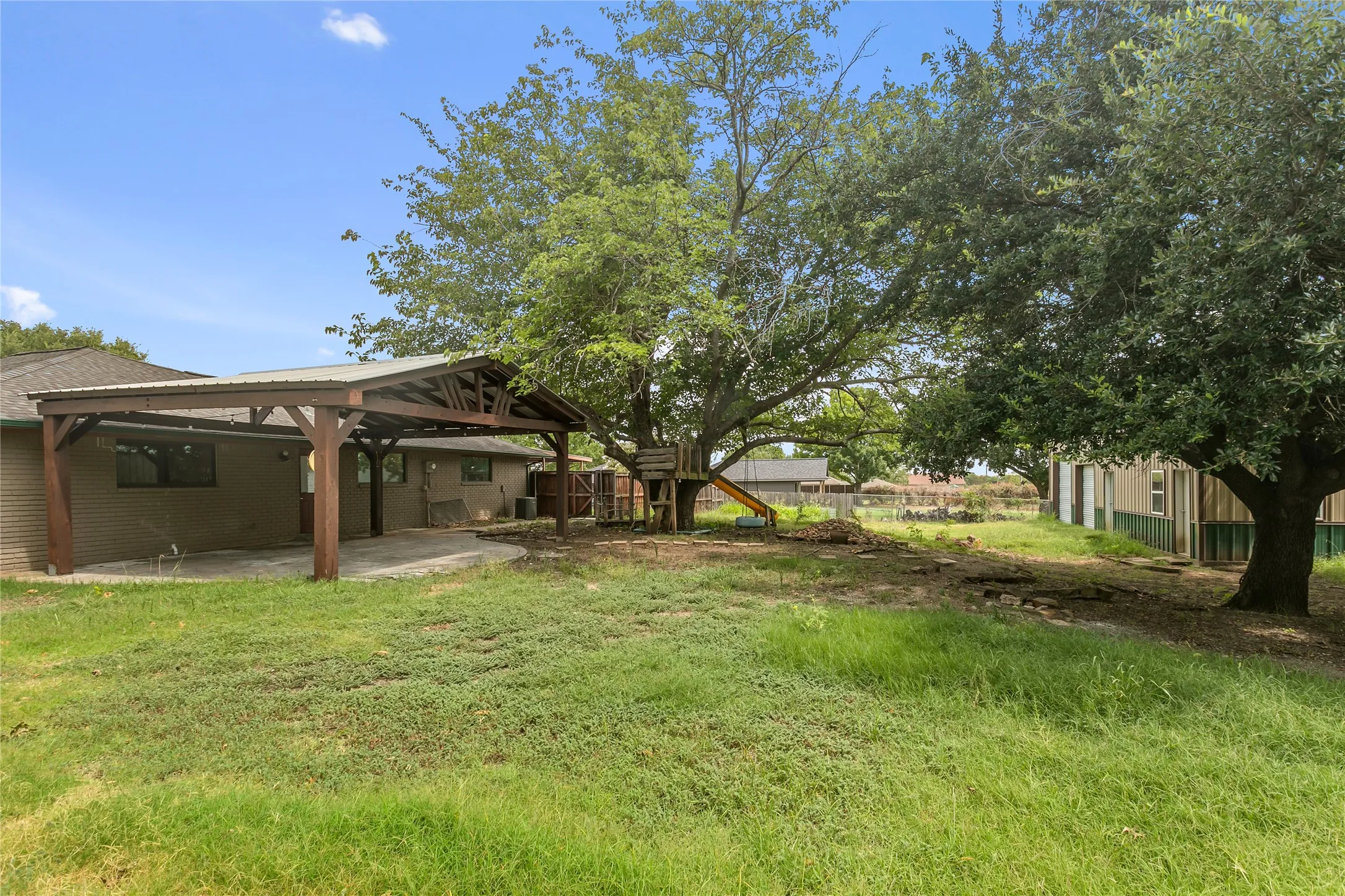 Single Family Residence For Rent in Collin County , 16740 Redbud Drive, Frisco, Texas 75071, 4 Bedroom, 2 Bathroom, Garage spaces, 2,460 Sqft, built in 1983, mls#21336727, Real Estate Agent in Frisco, Homes For Rent in Collin county, Homes For Rent in Frisco, Realtor in Frisco Texas, Real Estate Brokerage Independent Realty Texas, Luminita Cordes Realtor