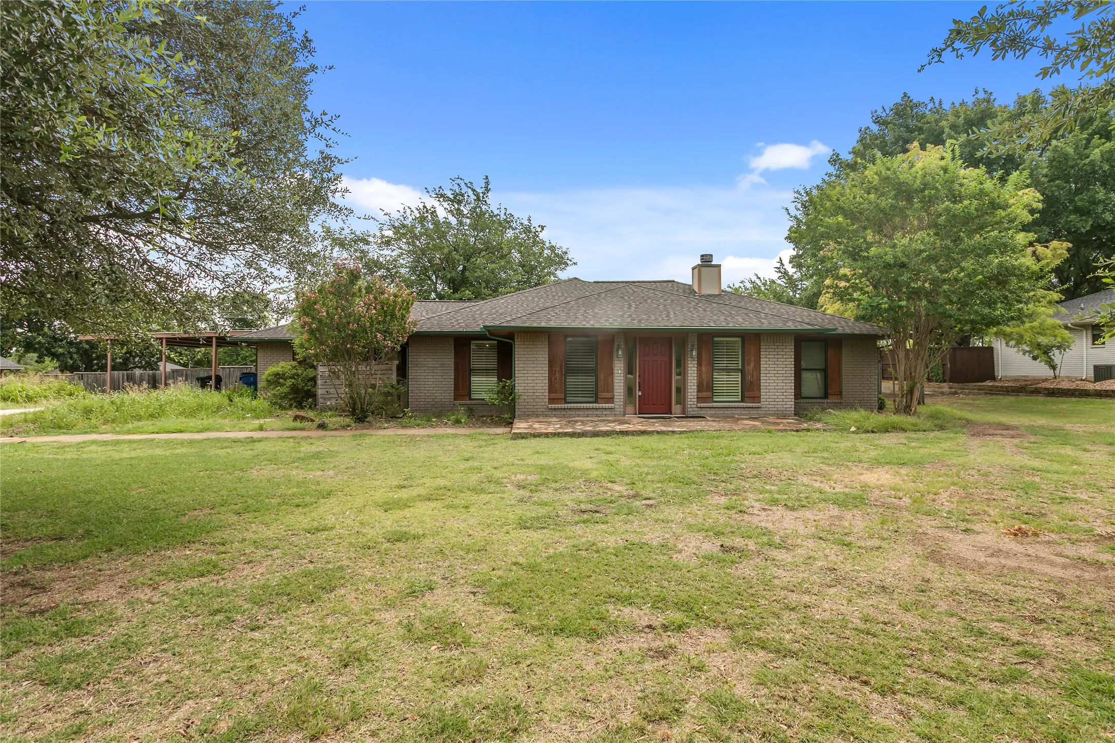 Single Family Residence For Rent in Collin County , 16740 Redbud Drive, Frisco, Texas 75071, 4 Bedroom, 2 Bathroom, Garage spaces, 2,460 Sqft, built in 1983, mls#21336727, Real Estate Agent in Frisco, Homes For Rent in Collin county, Homes For Rent in Frisco, Realtor in Frisco Texas, Real Estate Brokerage Independent Realty Texas, Luminita Cordes Realtor