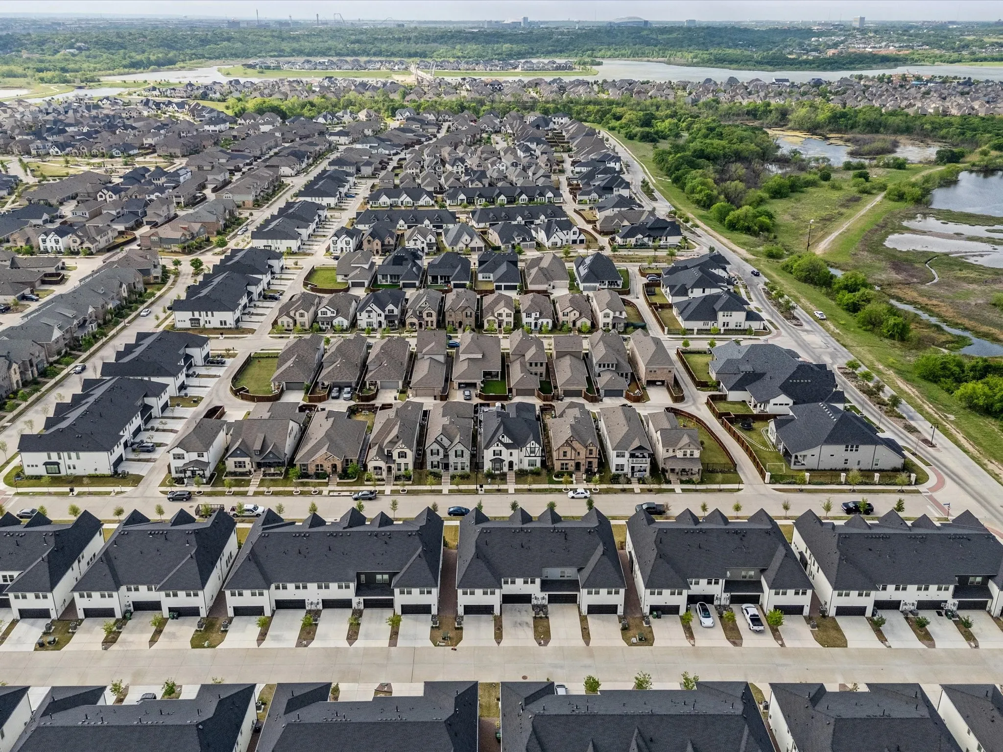 Townhouse For Sale in Tarrant County , 1423 Silver Marten Trail, Arlington, Texas 76005, 3 Bedroom, 3 Bathroom, 2 Garage spaces, 1,710 Sqft, built in 2023, mls#21340375, Real Estate Agent in Arlington, Homes For Sale in Tarrant county, Homes For Sale in Arlington, Realtor in Arlington Texas, Real Estate Brokerage Independent Realty Texas, Luminita Cordes Realtor