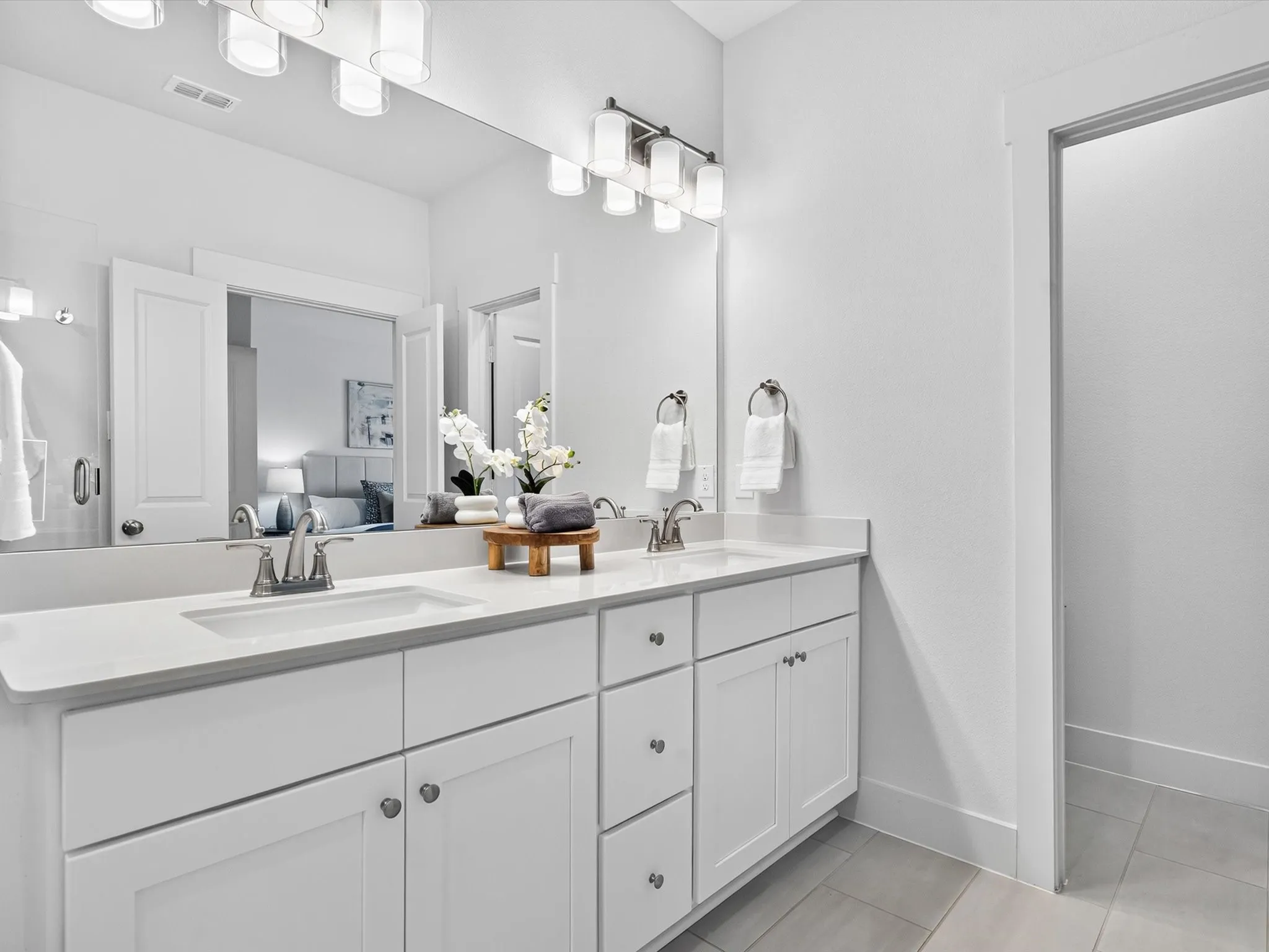 Townhouse For Sale in Tarrant County , 1423 Silver Marten Trail, Arlington, Texas 76005, 3 Bedroom, 3 Bathroom, 2 Garage spaces, 1,710 Sqft, built in 2023, mls#21340375, Real Estate Agent in Arlington, Homes For Sale in Tarrant county, Homes For Sale in Arlington, Realtor in Arlington Texas, Real Estate Brokerage Independent Realty Texas, Luminita Cordes Realtor