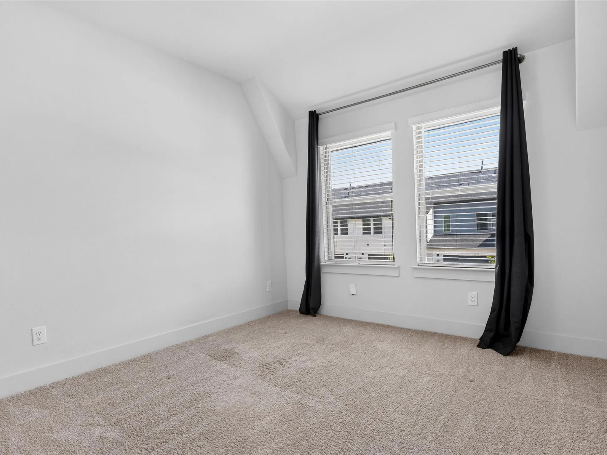 Townhouse For Sale in Tarrant County , 1423 Silver Marten Trail, Arlington, Texas 76005, 3 Bedroom, 3 Bathroom, 2 Garage spaces, 1,710 Sqft, built in 2023, mls#21340375, Real Estate Agent in Arlington, Homes For Sale in Tarrant county, Homes For Sale in Arlington, Realtor in Arlington Texas, Real Estate Brokerage Independent Realty Texas, Luminita Cordes Realtor