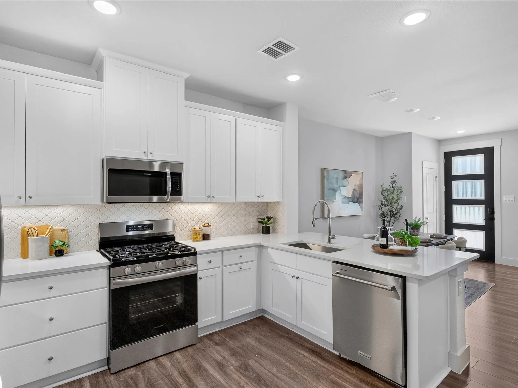 Townhouse For Sale in Tarrant County , 1423 Silver Marten Trail, Arlington, Texas 76005, 3 Bedroom, 3 Bathroom, 2 Garage spaces, 1,710 Sqft, built in 2023, mls#21340375, Real Estate Agent in Arlington, Homes For Sale in Tarrant county, Homes For Sale in Arlington, Realtor in Arlington Texas, Real Estate Brokerage Independent Realty Texas, Luminita Cordes Realtor