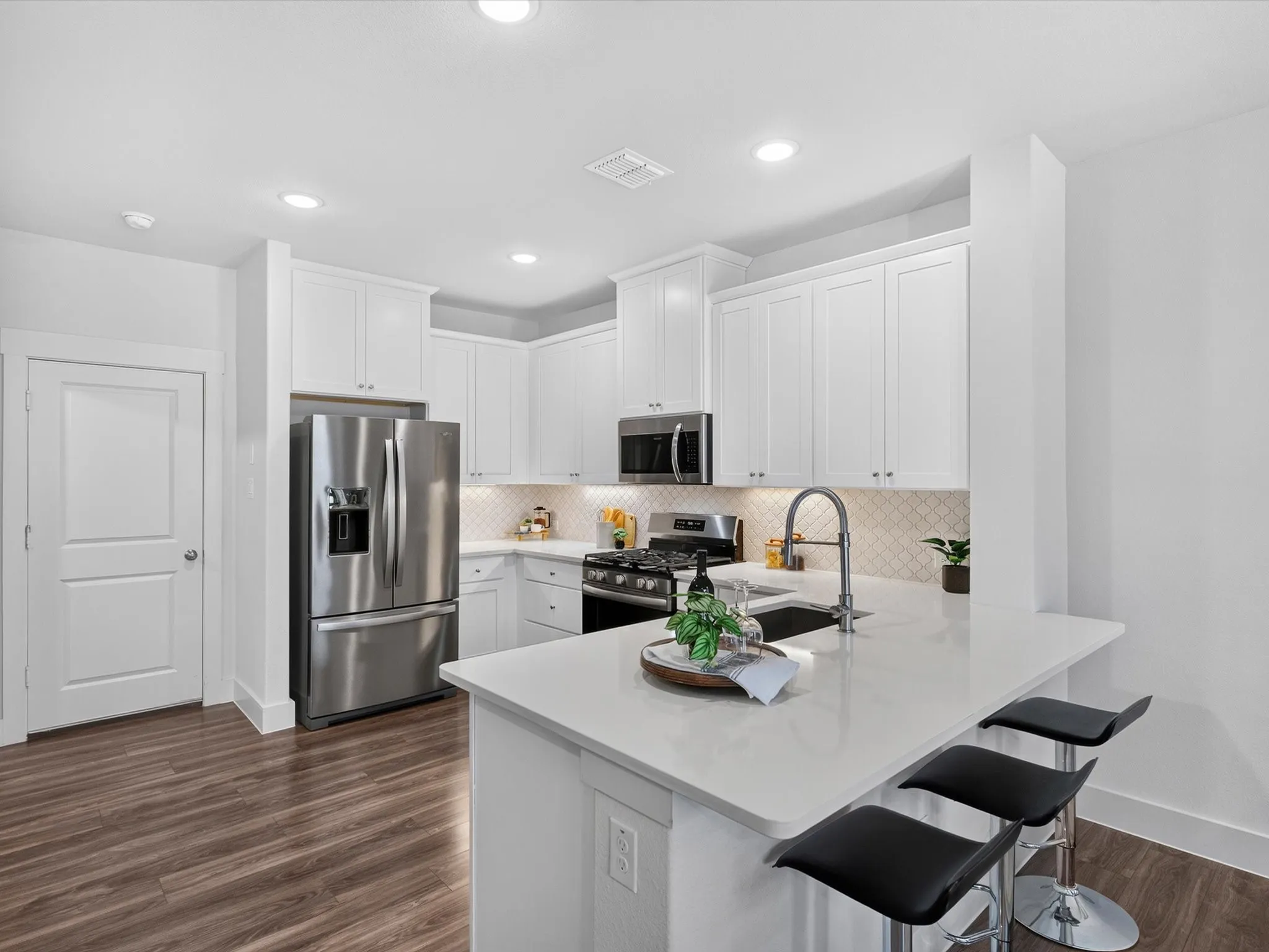Townhouse For Sale in Tarrant County , 1423 Silver Marten Trail, Arlington, Texas 76005, 3 Bedroom, 3 Bathroom, 2 Garage spaces, 1,710 Sqft, built in 2023, mls#21340375, Real Estate Agent in Arlington, Homes For Sale in Tarrant county, Homes For Sale in Arlington, Realtor in Arlington Texas, Real Estate Brokerage Independent Realty Texas, Luminita Cordes Realtor