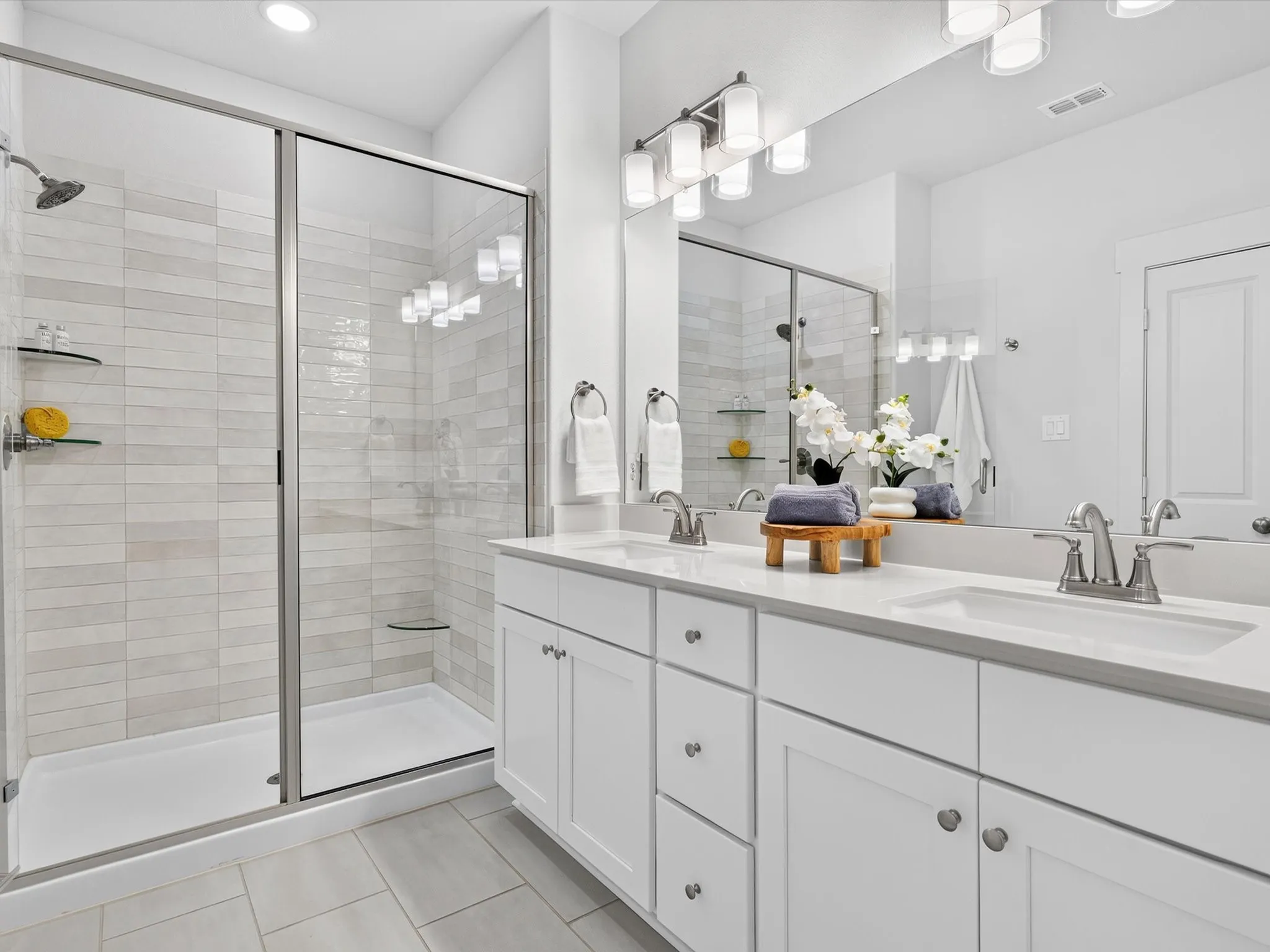 Townhouse For Sale in Tarrant County , 1423 Silver Marten Trail, Arlington, Texas 76005, 3 Bedroom, 3 Bathroom, 2 Garage spaces, 1,710 Sqft, built in 2023, mls#21340375, Real Estate Agent in Arlington, Homes For Sale in Tarrant county, Homes For Sale in Arlington, Realtor in Arlington Texas, Real Estate Brokerage Independent Realty Texas, Luminita Cordes Realtor