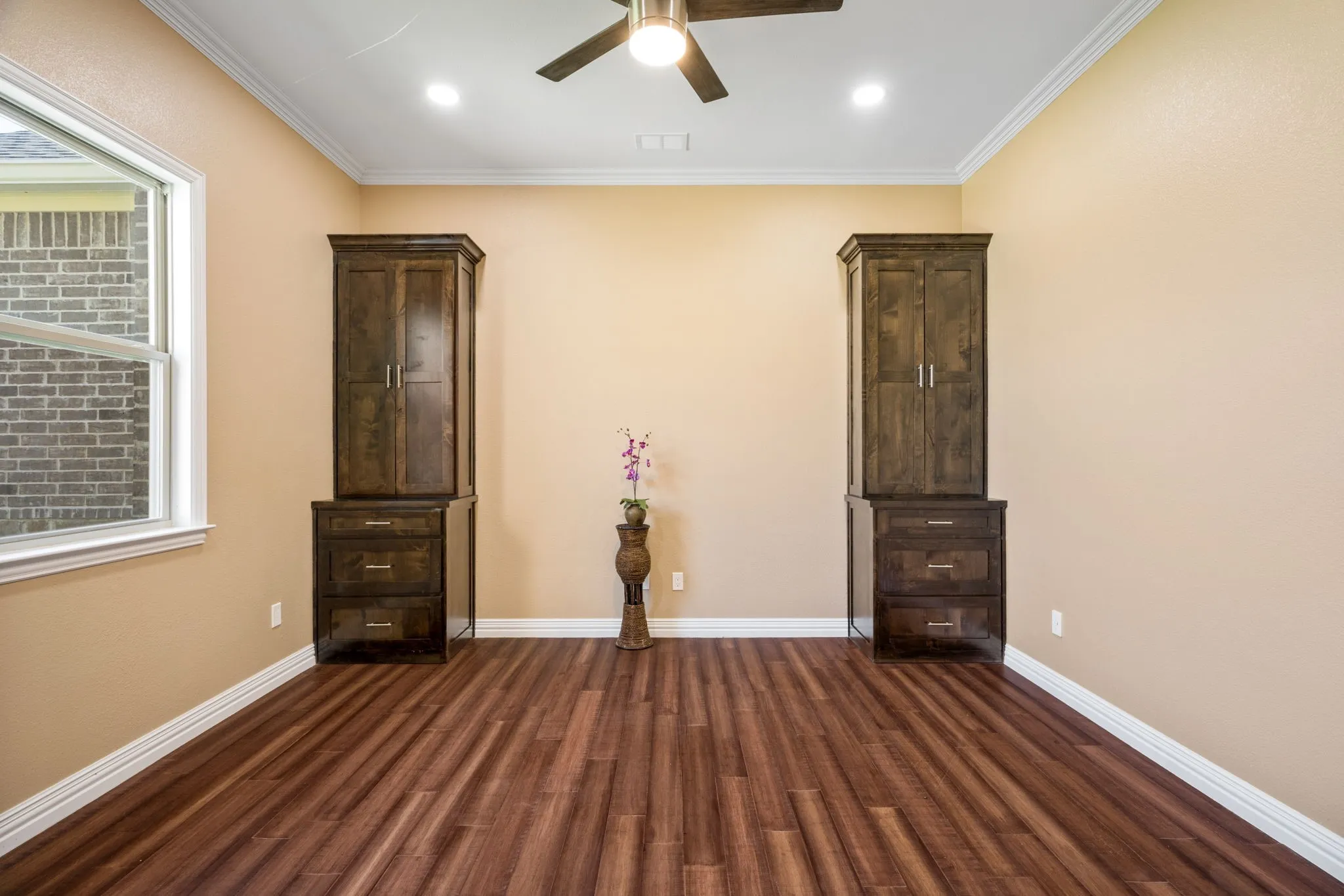 Single Family Residence For Sale in Ellis County , 350 Farrar Road, Waxahachie, Texas 75165, 5 Bedroom, 5 Bathroom, 3 Garage spaces, 4,515 Sqft, built in 2022, Price $670,000, mls#21339116, Real Estate Agent in Waxahachie, Homes For Sale in Ellis county, Homes For Sale in Waxahachie, Realtor in Waxahachie Texas, Real Estate Brokerage Independent Realty Texas, Luminita Cordes Realtor