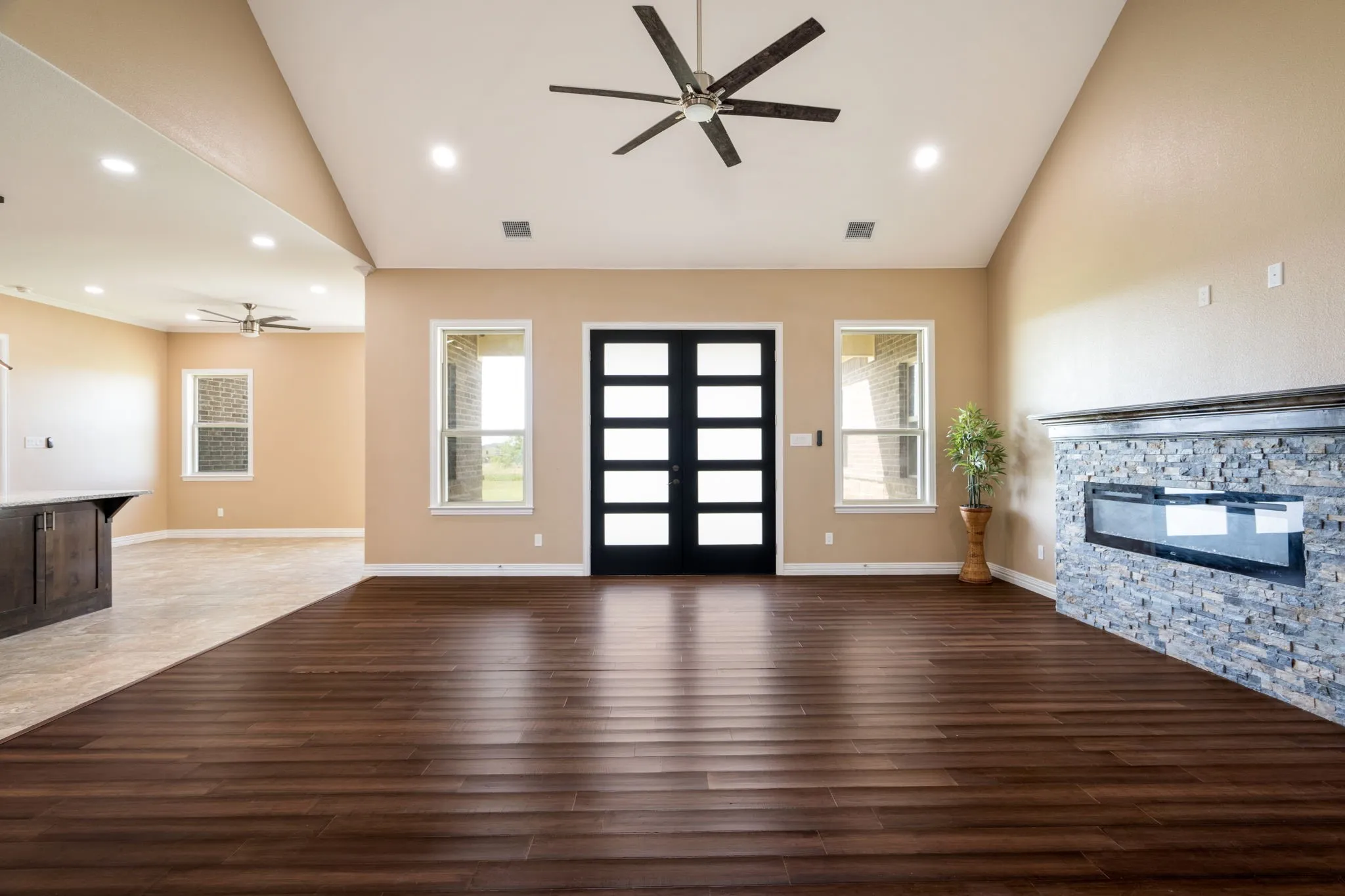 Single Family Residence For Sale in Ellis County , 350 Farrar Road, Waxahachie, Texas 75165, 5 Bedroom, 5 Bathroom, 3 Garage spaces, 4,515 Sqft, built in 2022, Price $670,000, mls#21339116, Real Estate Agent in Waxahachie, Homes For Sale in Ellis county, Homes For Sale in Waxahachie, Realtor in Waxahachie Texas, Real Estate Brokerage Independent Realty Texas, Luminita Cordes Realtor