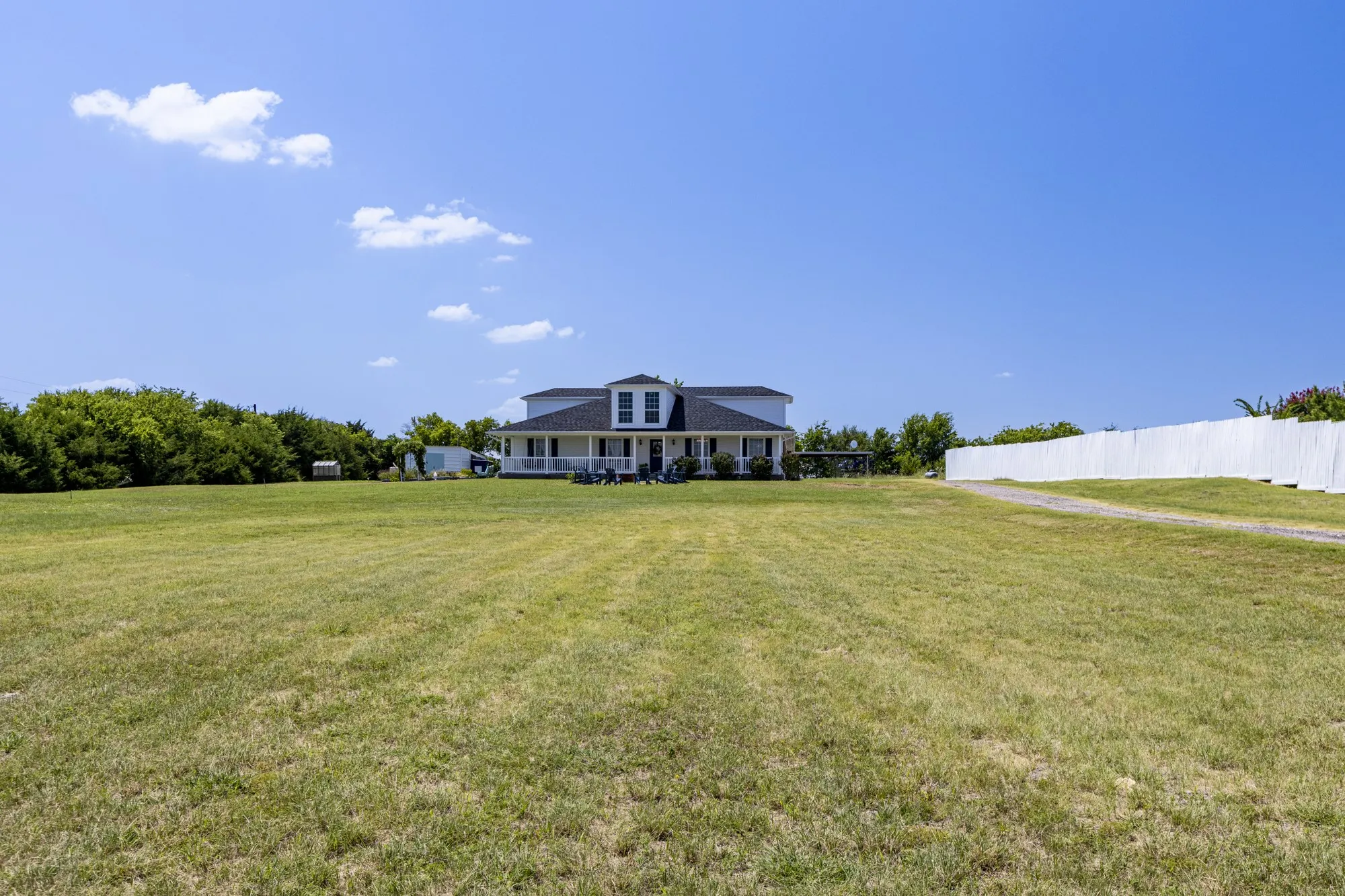 Expansive front yard~