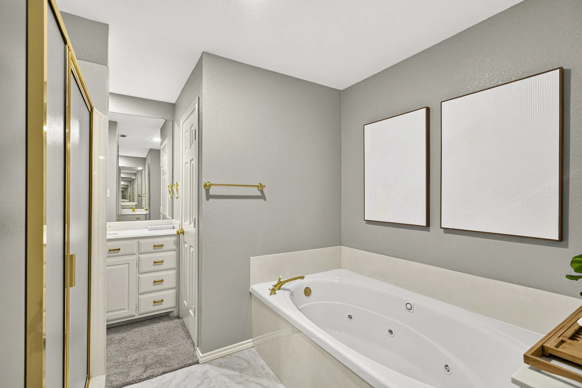 Jetted tub in primary bathroom~
