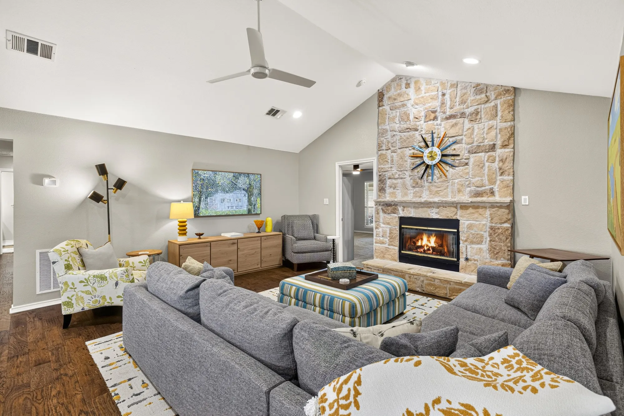 Large family room~