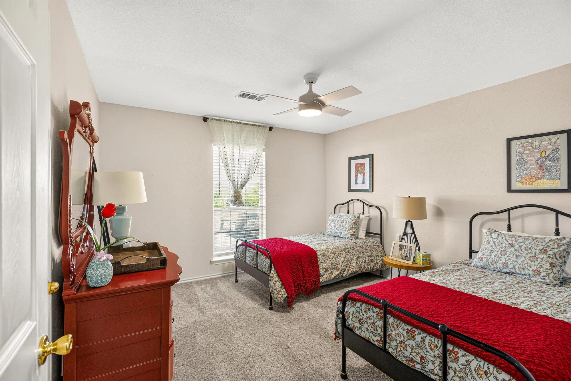 Single Family Residence For Sale in Collin County , 18116 County Road 949, Rockwall, Texas 75087, 5 Bedroom, 4 Bathroom, Garage spaces, 2,809 Sqft, built in 1999, mls#21330530, Real Estate Agent in Rockwall, Homes For Sale in Collin county, Homes For Sale in Rockwall, Realtor in Rockwall Texas, Real Estate Brokerage Independent Realty Texas, Luminita Cordes Realtor