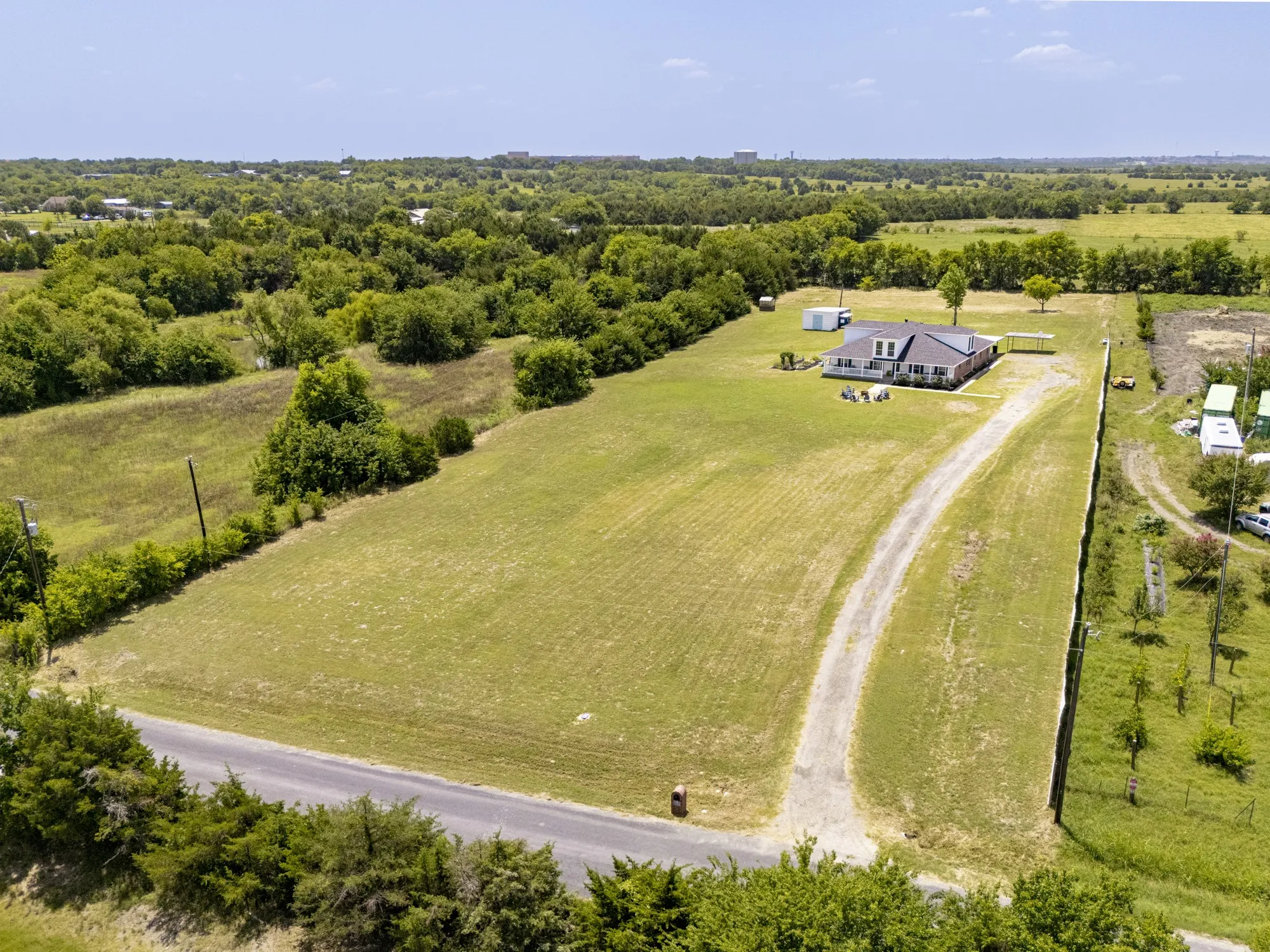 Single Family Residence For Sale in Collin County , 18116 County Road 949, Rockwall, Texas 75087, 5 Bedroom, 4 Bathroom, Garage spaces, 2,809 Sqft, built in 1999, mls#21330530, Real Estate Agent in Rockwall, Homes For Sale in Collin county, Homes For Sale in Rockwall, Realtor in Rockwall Texas, Real Estate Brokerage Independent Realty Texas, Luminita Cordes Realtor