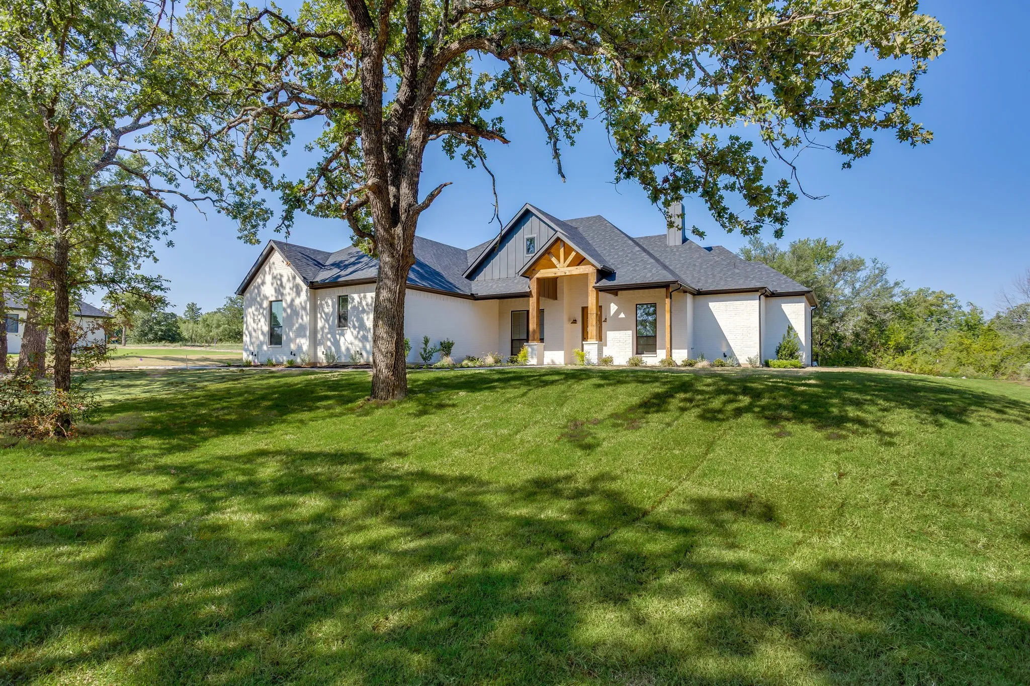 Single Family Residence For Sale in Parker County , 173 Oak Grove Way, Springtown, Texas 76082, 3 Bedroom, 3 Bathroom, 3 Garage spaces, 2,436 Sqft, built in 2026, mls#21339905, Real Estate Agent in Springtown, Homes For Sale in Parker county, Homes For Sale in Springtown, Realtor in Springtown Texas, Real Estate Brokerage Independent Realty Texas, Luminita Cordes Realtor