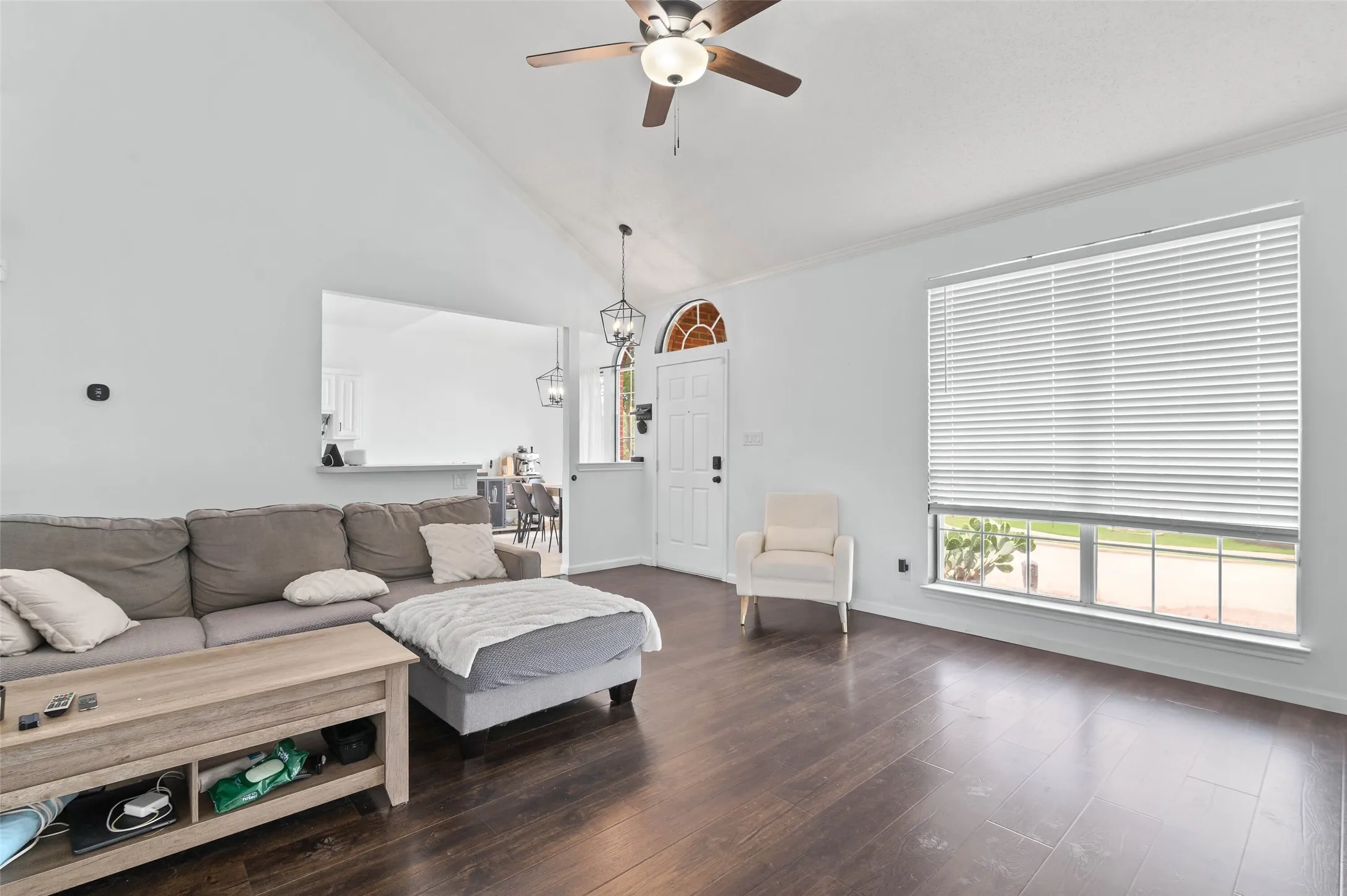Single Family Residence For Sale in Denton County , 4100 Creekhollow Drive, Carrollton, Texas 75010, 3 Bedroom, 2 Bathroom, 2 Garage spaces, 1,497 Sqft, built in 1998, mls#21339087, Real Estate Agent in Carrollton, Homes For Sale in Denton county, Homes For Sale in Carrollton, Realtor in Carrollton Texas, Real Estate Brokerage Independent Realty Texas, Luminita Cordes Realtor
