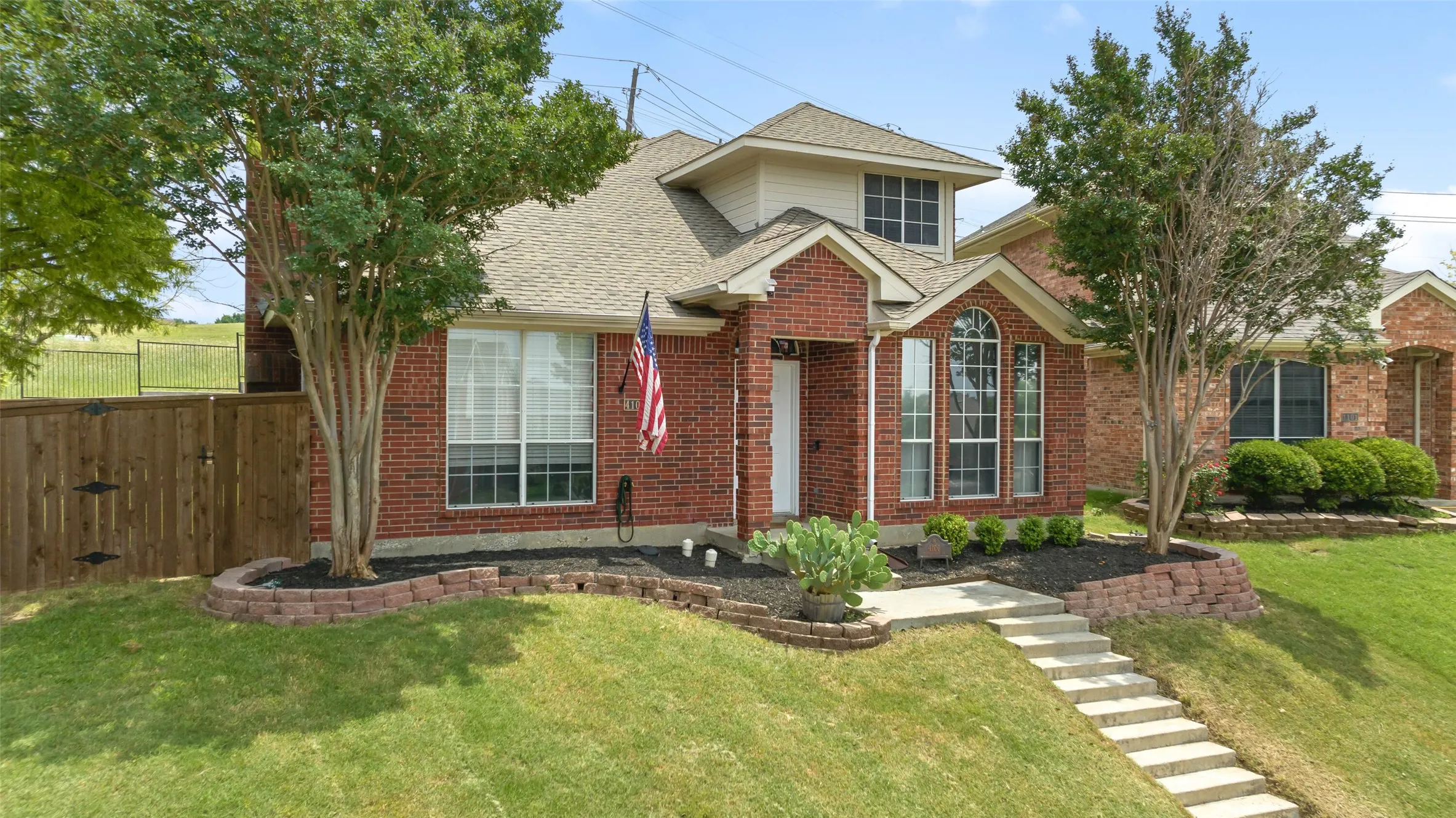 Single Family Residence For Sale in Denton County , 4100 Creekhollow Drive, Carrollton, Texas 75010, 3 Bedroom, 2 Bathroom, 2 Garage spaces, 1,497 Sqft, built in 1998, mls#21339087, Real Estate Agent in Carrollton, Homes For Sale in Denton county, Homes For Sale in Carrollton, Realtor in Carrollton Texas, Real Estate Brokerage Independent Realty Texas, Luminita Cordes Realtor