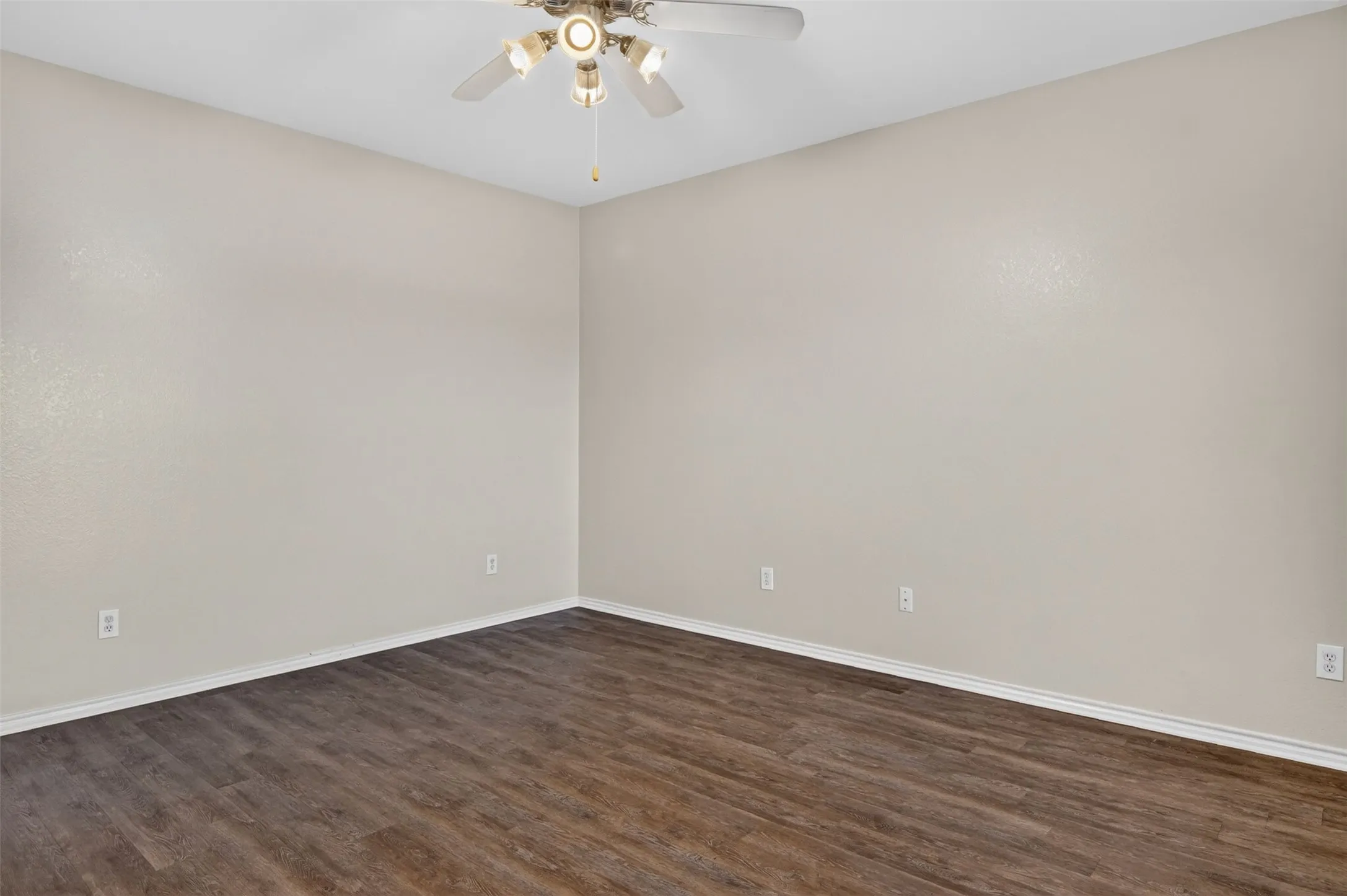 Single Family Residence For Sale in Tarrant County , 6709 Coolwater Trail, Fort Worth, Texas 76179, 3 Bedroom, 2 Bathroom, 2 Garage spaces, 1,476 Sqft, built in 2005, mls#21340391, Real Estate Agent in Fort Worth, Homes For Sale in Tarrant county, Homes For Sale in Fort Worth, Realtor in Fort Worth Texas, Real Estate Brokerage Independent Realty Texas, Luminita Cordes Realtor