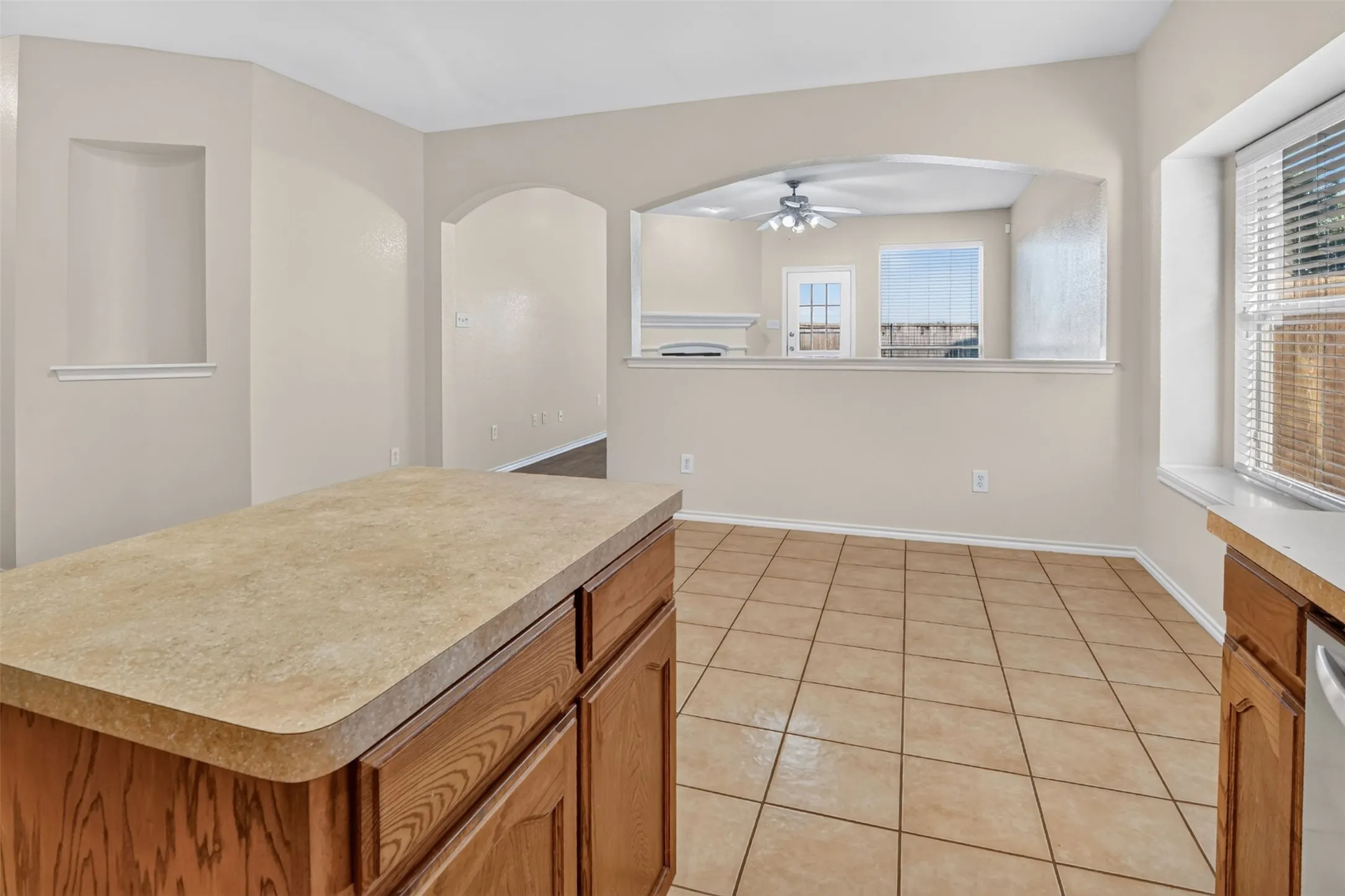 Single Family Residence For Sale in Tarrant County , 6709 Coolwater Trail, Fort Worth, Texas 76179, 3 Bedroom, 2 Bathroom, 2 Garage spaces, 1,476 Sqft, built in 2005, mls#21340391, Real Estate Agent in Fort Worth, Homes For Sale in Tarrant county, Homes For Sale in Fort Worth, Realtor in Fort Worth Texas, Real Estate Brokerage Independent Realty Texas, Luminita Cordes Realtor