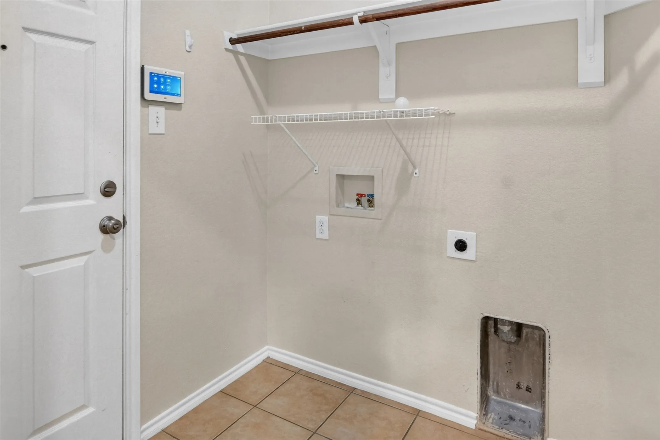 Single Family Residence For Sale in Tarrant County , 6709 Coolwater Trail, Fort Worth, Texas 76179, 3 Bedroom, 2 Bathroom, 2 Garage spaces, 1,476 Sqft, built in 2005, mls#21340391, Real Estate Agent in Fort Worth, Homes For Sale in Tarrant county, Homes For Sale in Fort Worth, Realtor in Fort Worth Texas, Real Estate Brokerage Independent Realty Texas, Luminita Cordes Realtor