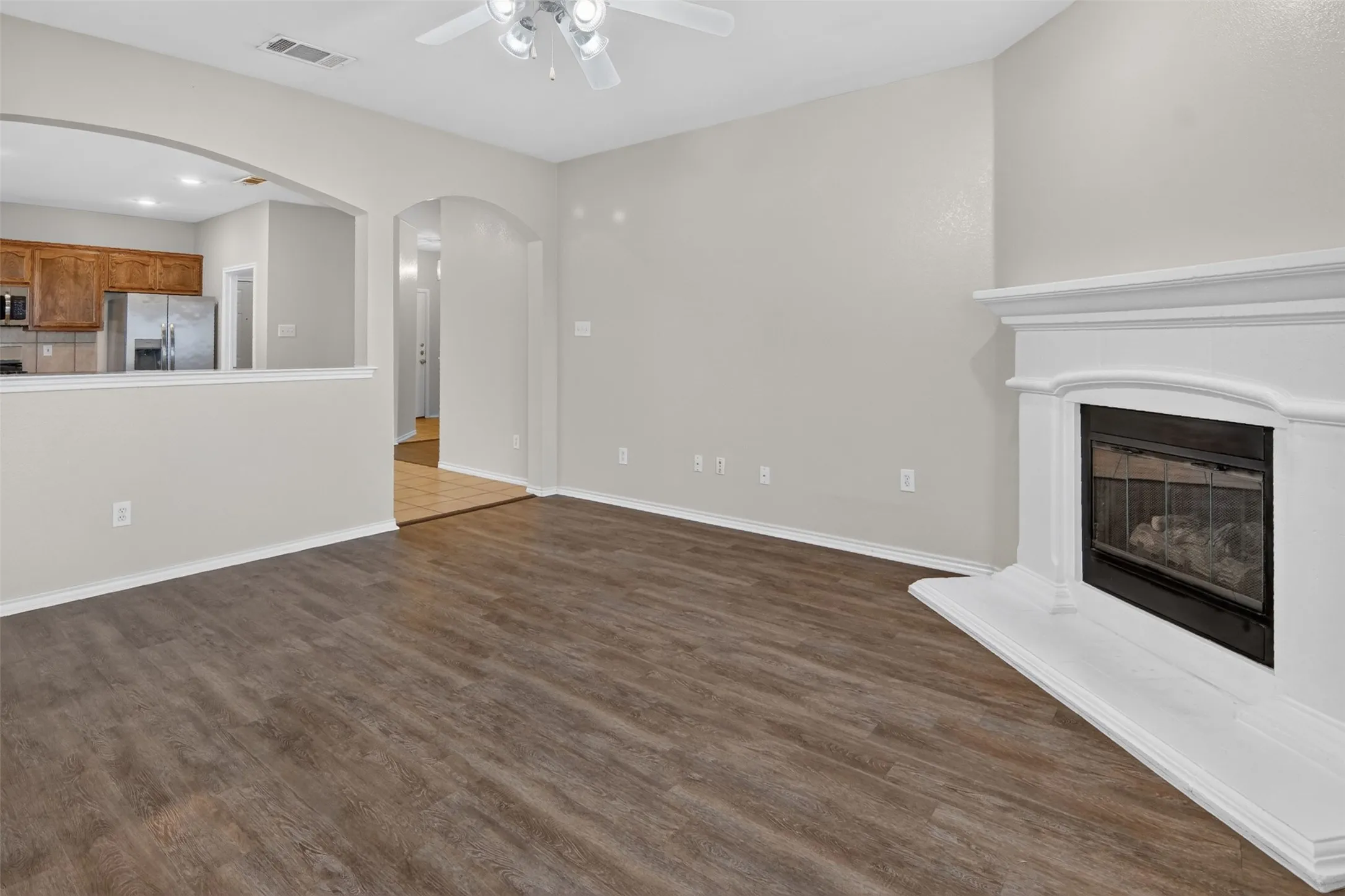 Single Family Residence For Sale in Tarrant County , 6709 Coolwater Trail, Fort Worth, Texas 76179, 3 Bedroom, 2 Bathroom, 2 Garage spaces, 1,476 Sqft, built in 2005, mls#21340391, Real Estate Agent in Fort Worth, Homes For Sale in Tarrant county, Homes For Sale in Fort Worth, Realtor in Fort Worth Texas, Real Estate Brokerage Independent Realty Texas, Luminita Cordes Realtor