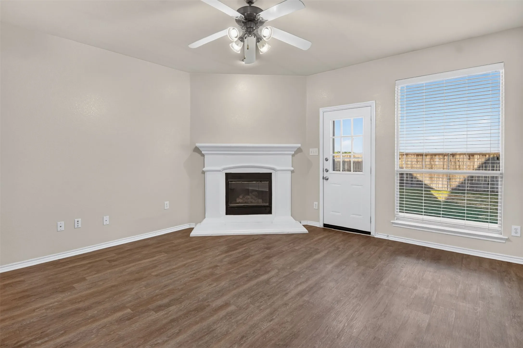 Single Family Residence For Sale in Tarrant County , 6709 Coolwater Trail, Fort Worth, Texas 76179, 3 Bedroom, 2 Bathroom, 2 Garage spaces, 1,476 Sqft, built in 2005, mls#21340391, Real Estate Agent in Fort Worth, Homes For Sale in Tarrant county, Homes For Sale in Fort Worth, Realtor in Fort Worth Texas, Real Estate Brokerage Independent Realty Texas, Luminita Cordes Realtor