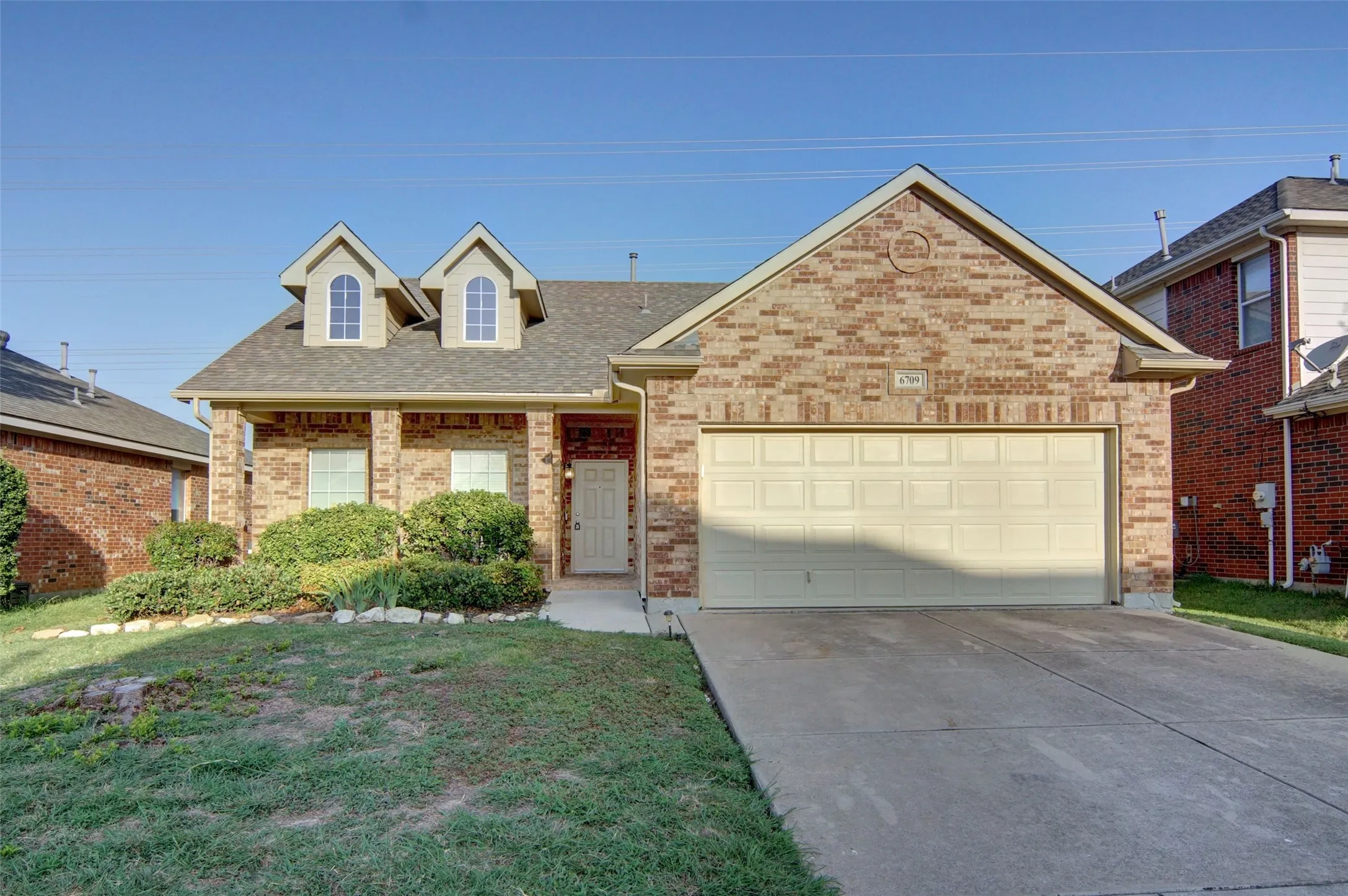 Single Family Residence For Sale in Tarrant County , 6709 Coolwater Trail, Fort Worth, Texas 76179, 3 Bedroom, 2 Bathroom, 2 Garage spaces, 1,476 Sqft, built in 2005, mls#21340391, Real Estate Agent in Fort Worth, Homes For Sale in Tarrant county, Homes For Sale in Fort Worth, Realtor in Fort Worth Texas, Real Estate Brokerage Independent Realty Texas, Luminita Cordes Realtor