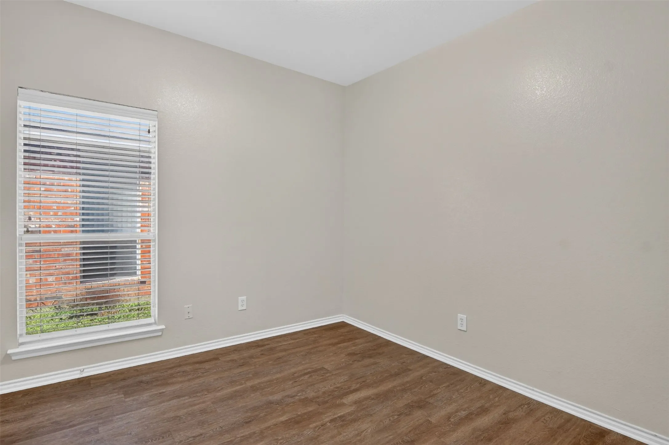 Single Family Residence For Sale in Tarrant County , 6709 Coolwater Trail, Fort Worth, Texas 76179, 3 Bedroom, 2 Bathroom, 2 Garage spaces, 1,476 Sqft, built in 2005, mls#21340391, Real Estate Agent in Fort Worth, Homes For Sale in Tarrant county, Homes For Sale in Fort Worth, Realtor in Fort Worth Texas, Real Estate Brokerage Independent Realty Texas, Luminita Cordes Realtor