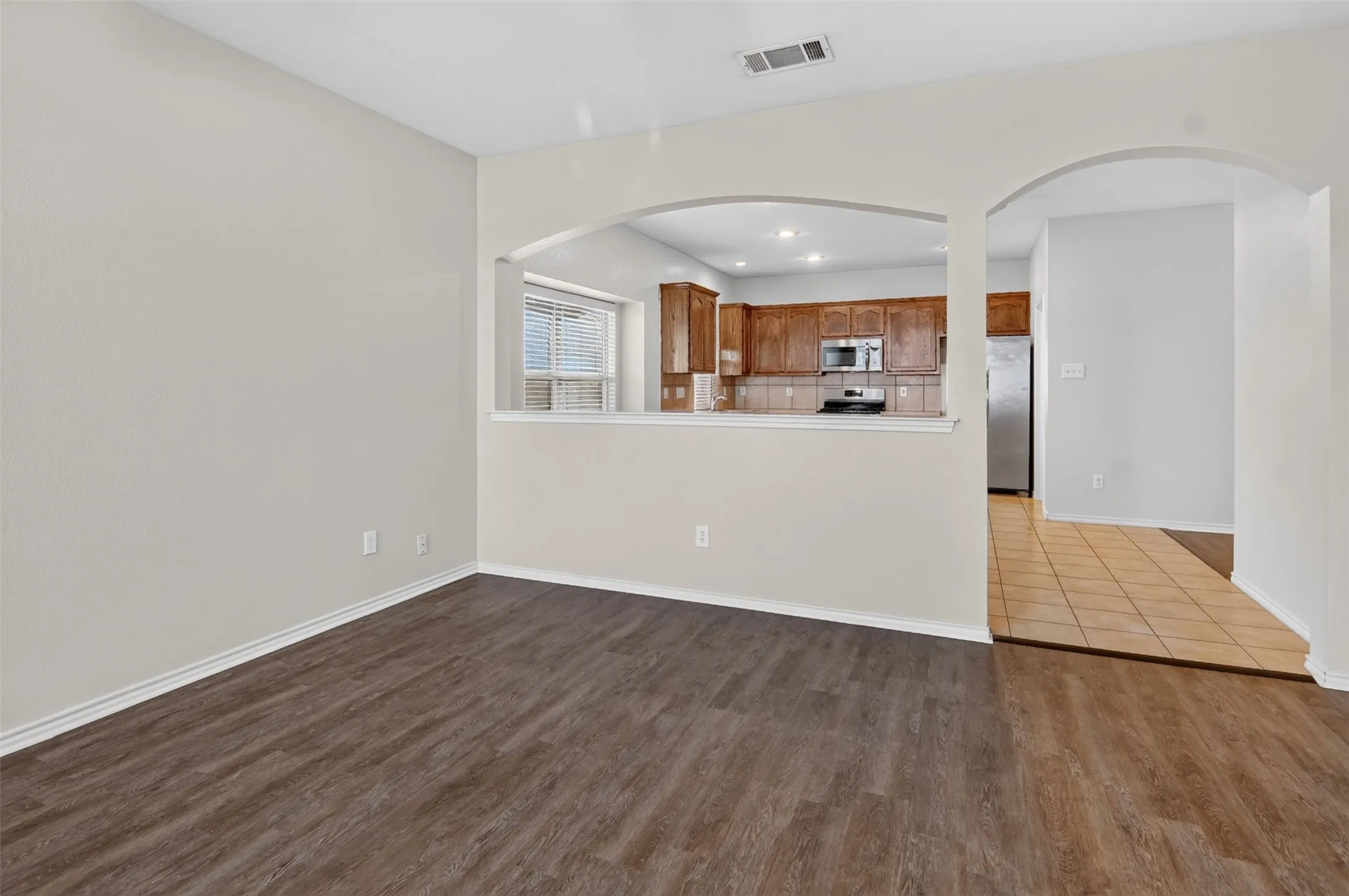 Single Family Residence For Sale in Tarrant County , 6709 Coolwater Trail, Fort Worth, Texas 76179, 3 Bedroom, 2 Bathroom, 2 Garage spaces, 1,476 Sqft, built in 2005, mls#21340391, Real Estate Agent in Fort Worth, Homes For Sale in Tarrant county, Homes For Sale in Fort Worth, Realtor in Fort Worth Texas, Real Estate Brokerage Independent Realty Texas, Luminita Cordes Realtor