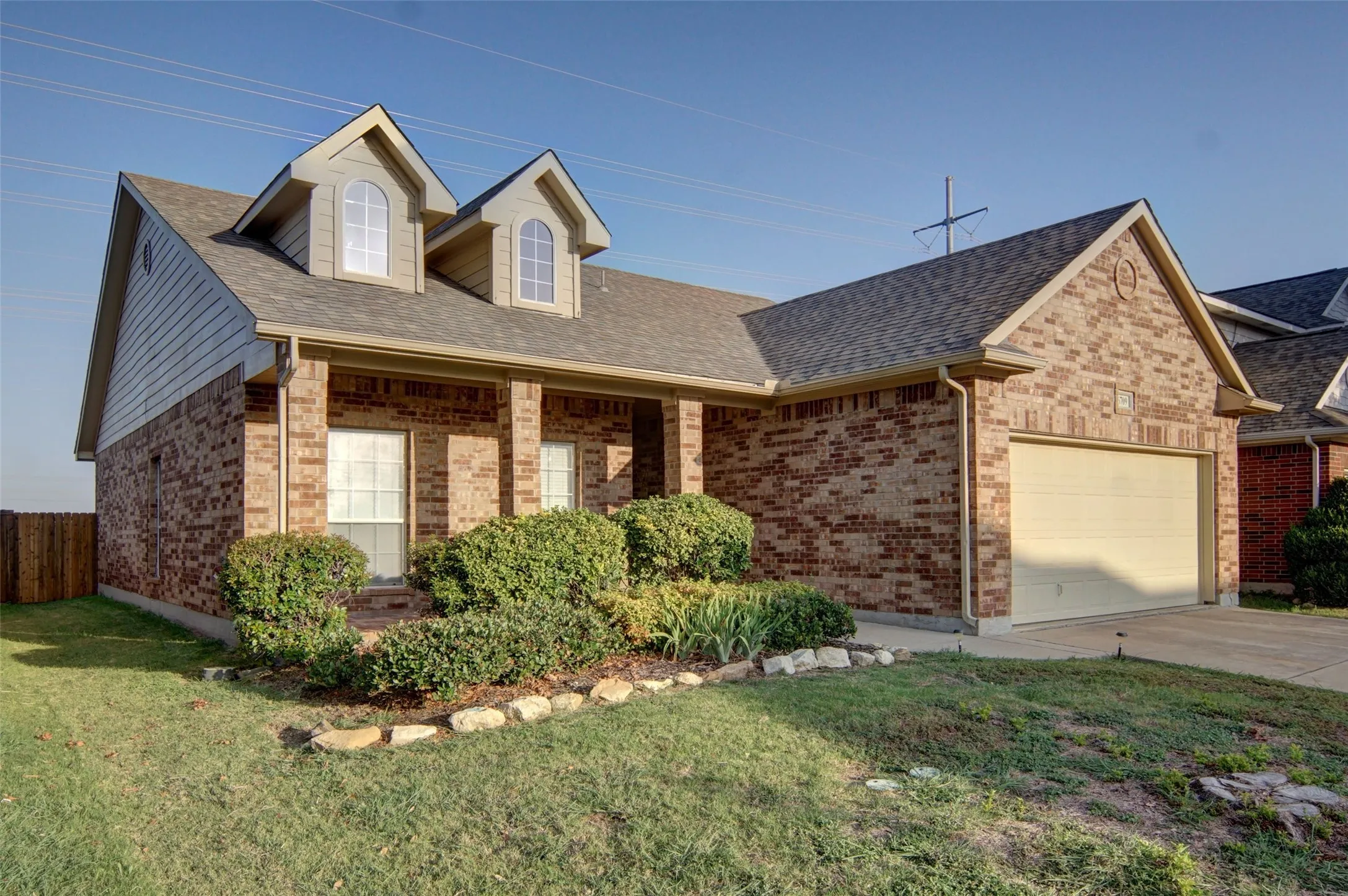 Single Family Residence For Sale in Tarrant County , 6709 Coolwater Trail, Fort Worth, Texas 76179, 3 Bedroom, 2 Bathroom, 2 Garage spaces, 1,476 Sqft, built in 2005, mls#21340391, Real Estate Agent in Fort Worth, Homes For Sale in Tarrant county, Homes For Sale in Fort Worth, Realtor in Fort Worth Texas, Real Estate Brokerage Independent Realty Texas, Luminita Cordes Realtor