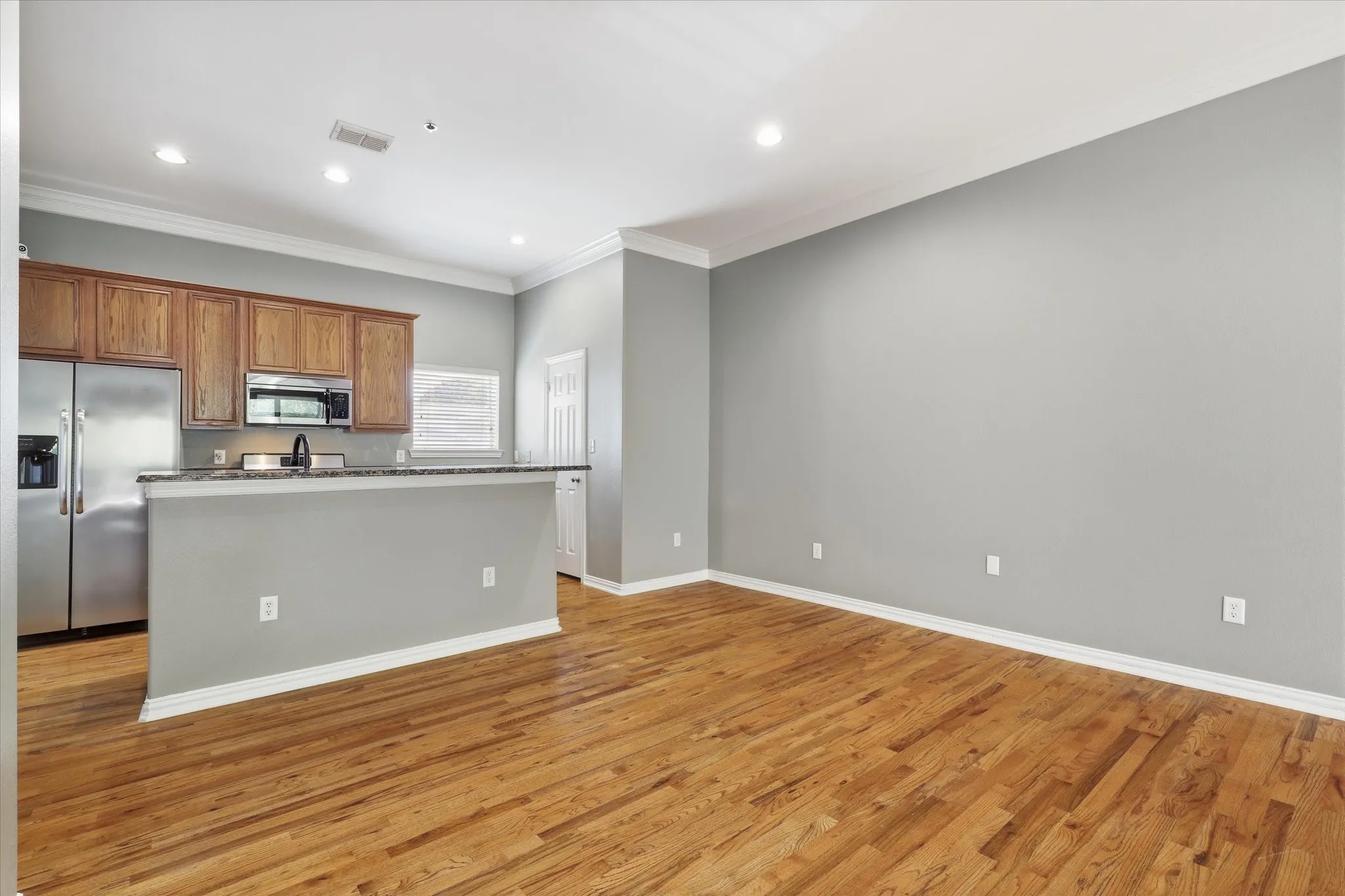 Condominium For Sale in Dallas County , 3111 Cedarplaza Lane 103, Dallas, Texas 75235, 2 Bedrooms, 3 Bathrooms, 2 Garage spaces, 1,771 Sqft, built in 2006, Price $469,450, mls#21338123, Real Estate Agent in Dallas, Homes For Sale in Dallas county, Homes For Sale in Dallas, Realtor in Dallas Texas, Real Estate Brokerage Independent Realty Texas, Luminita Cordes Realtor