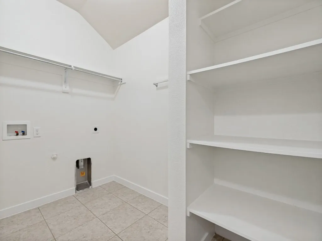 Single Family Residence For Sale in Denton County , 1716 Alton Way, Aubrey, Texas 76227, 4 Bedroom, 3 Bathroom, 2 Garage spaces, 2,215 Sqft, built in 2017, mls#21315881, Real Estate Agent in Aubrey, Homes For Sale in Denton county, Homes For Sale in Aubrey, Realtor in Aubrey Texas, Real Estate Brokerage Independent Realty Texas, Luminita Cordes Realtor