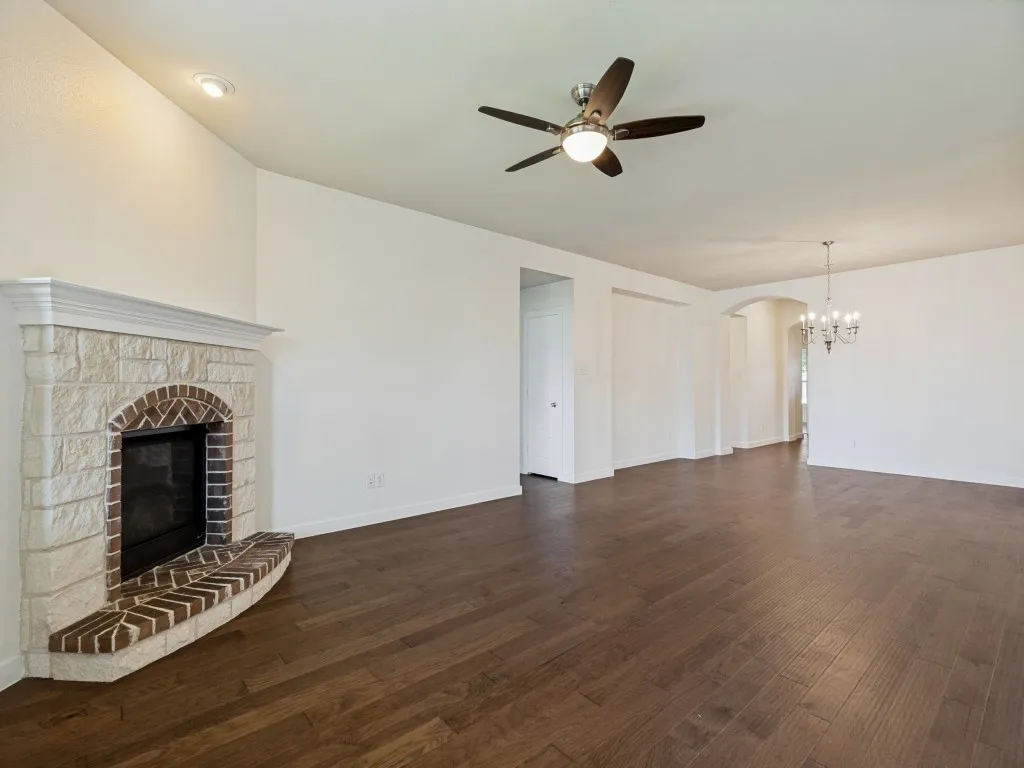 Single Family Residence For Sale in Denton County , 1716 Alton Way, Aubrey, Texas 76227, 4 Bedroom, 3 Bathroom, 2 Garage spaces, 2,215 Sqft, built in 2017, mls#21315881, Real Estate Agent in Aubrey, Homes For Sale in Denton county, Homes For Sale in Aubrey, Realtor in Aubrey Texas, Real Estate Brokerage Independent Realty Texas, Luminita Cordes Realtor