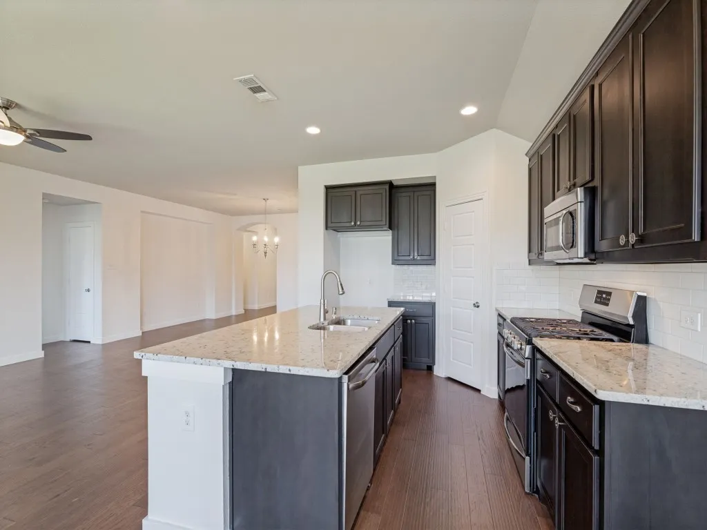 Single Family Residence For Sale in Denton County , 1716 Alton Way, Aubrey, Texas 76227, 4 Bedroom, 3 Bathroom, 2 Garage spaces, 2,215 Sqft, built in 2017, mls#21315881, Real Estate Agent in Aubrey, Homes For Sale in Denton county, Homes For Sale in Aubrey, Realtor in Aubrey Texas, Real Estate Brokerage Independent Realty Texas, Luminita Cordes Realtor