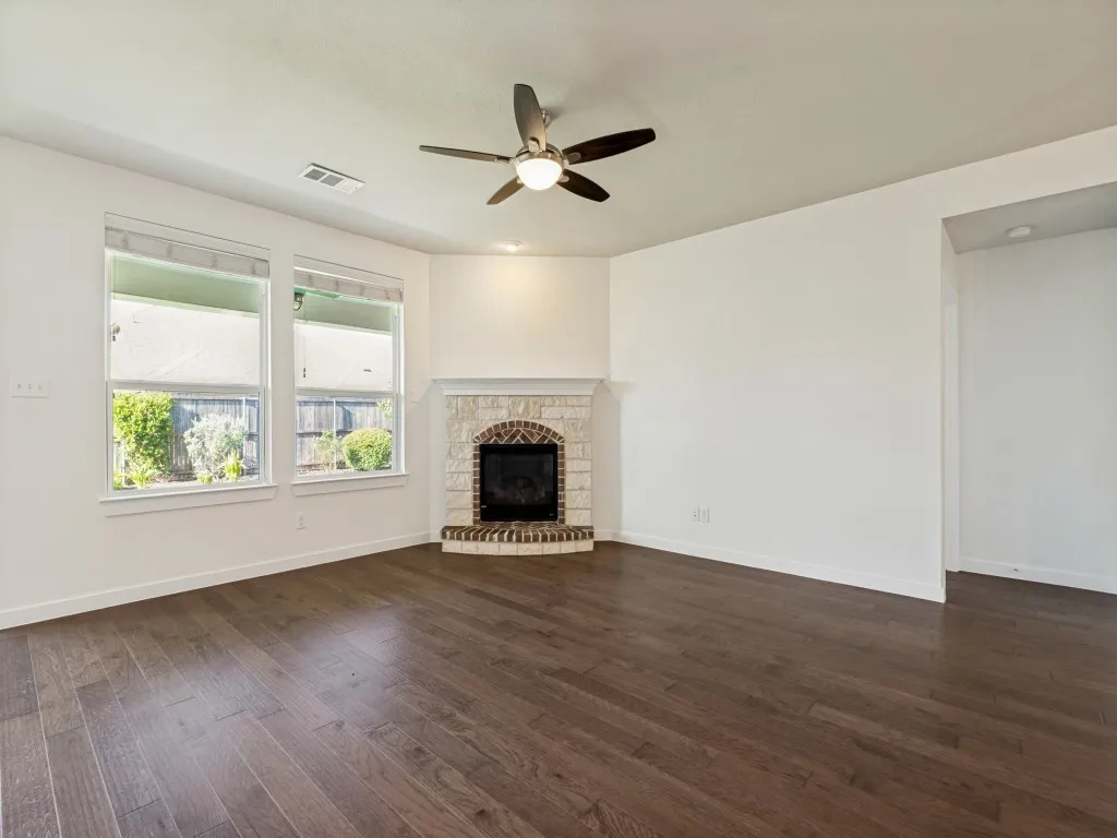 Single Family Residence For Sale in Denton County , 1716 Alton Way, Aubrey, Texas 76227, 4 Bedroom, 3 Bathroom, 2 Garage spaces, 2,215 Sqft, built in 2017, mls#21315881, Real Estate Agent in Aubrey, Homes For Sale in Denton county, Homes For Sale in Aubrey, Realtor in Aubrey Texas, Real Estate Brokerage Independent Realty Texas, Luminita Cordes Realtor