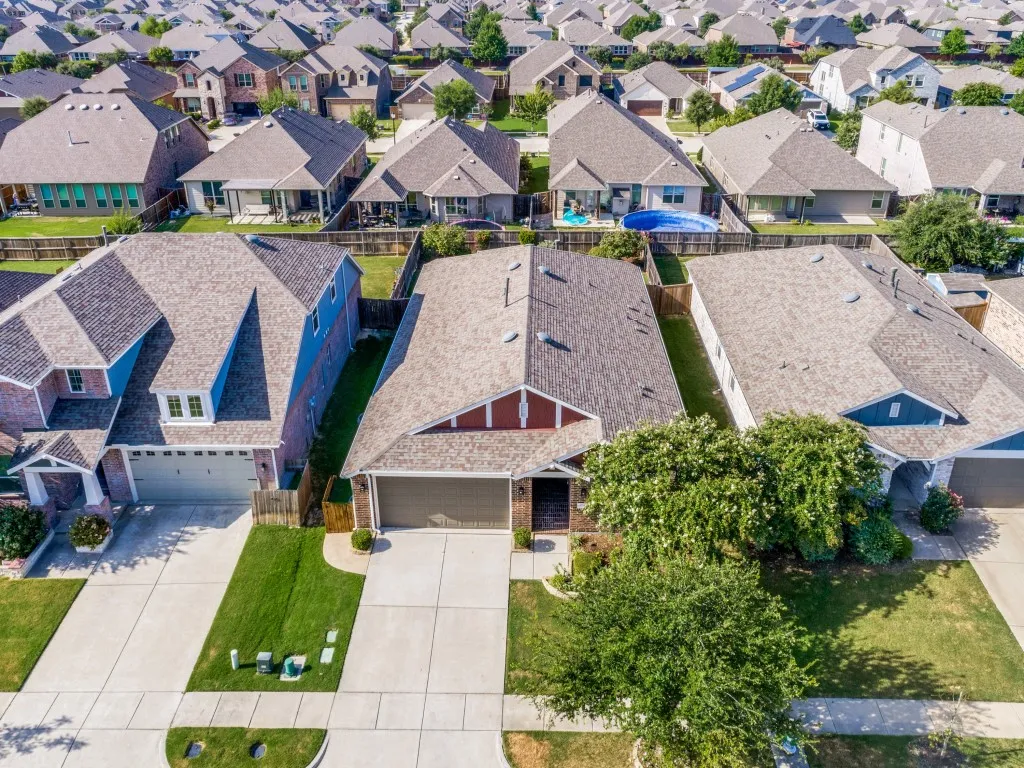 Single Family Residence For Sale in Denton County , 1716 Alton Way, Aubrey, Texas 76227, 4 Bedroom, 3 Bathroom, 2 Garage spaces, 2,215 Sqft, built in 2017, mls#21315881, Real Estate Agent in Aubrey, Homes For Sale in Denton county, Homes For Sale in Aubrey, Realtor in Aubrey Texas, Real Estate Brokerage Independent Realty Texas, Luminita Cordes Realtor