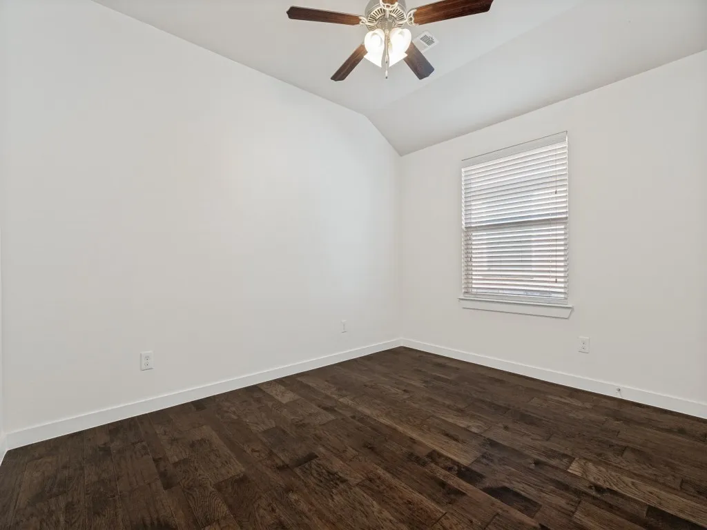 Single Family Residence For Sale in Denton County , 1716 Alton Way, Aubrey, Texas 76227, 4 Bedroom, 3 Bathroom, 2 Garage spaces, 2,215 Sqft, built in 2017, mls#21315881, Real Estate Agent in Aubrey, Homes For Sale in Denton county, Homes For Sale in Aubrey, Realtor in Aubrey Texas, Real Estate Brokerage Independent Realty Texas, Luminita Cordes Realtor