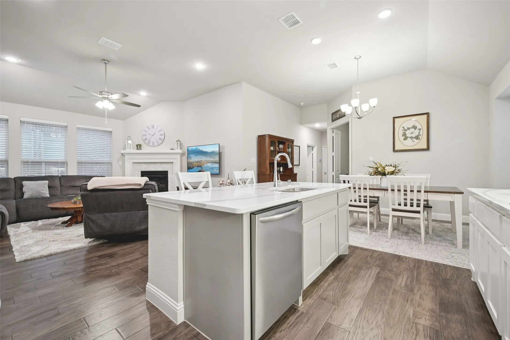 Single Family Residence For Sale in Collin County , 436 Gibbons Creek Trail, Mc Kinney, Texas 75071, 3 Bedroom, 2 Bathroom, 2 Garage spaces, 1,830 Sqft, built in 2019, mls#21340390, Real Estate Agent in Mc Kinney, Homes For Sale in Collin county, Homes For Sale in Mc Kinney, Realtor in Mc Kinney Texas, Real Estate Brokerage Independent Realty Texas, Luminita Cordes Realtor