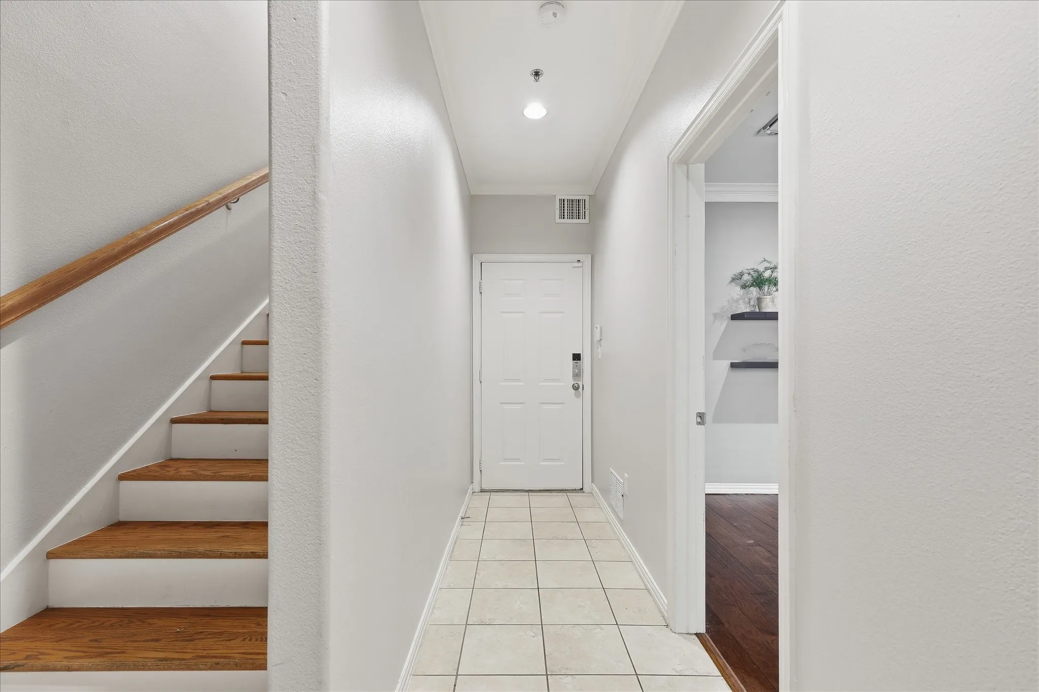 Condominium For Rent in Dallas County , 3111 Cedarplaza Lane 103, Dallas, Texas 75235, 2 Bedrooms, 3 Bathrooms, 2 Garage spaces, 1,771 Sqft, built in 2006, Price $2,699, mls#21340395, Real Estate Agent in Dallas, Homes For Rent in Dallas county, Homes For Rent in Dallas, Realtor in Dallas Texas, Real Estate Brokerage Independent Realty Texas, Luminita Cordes Realtor