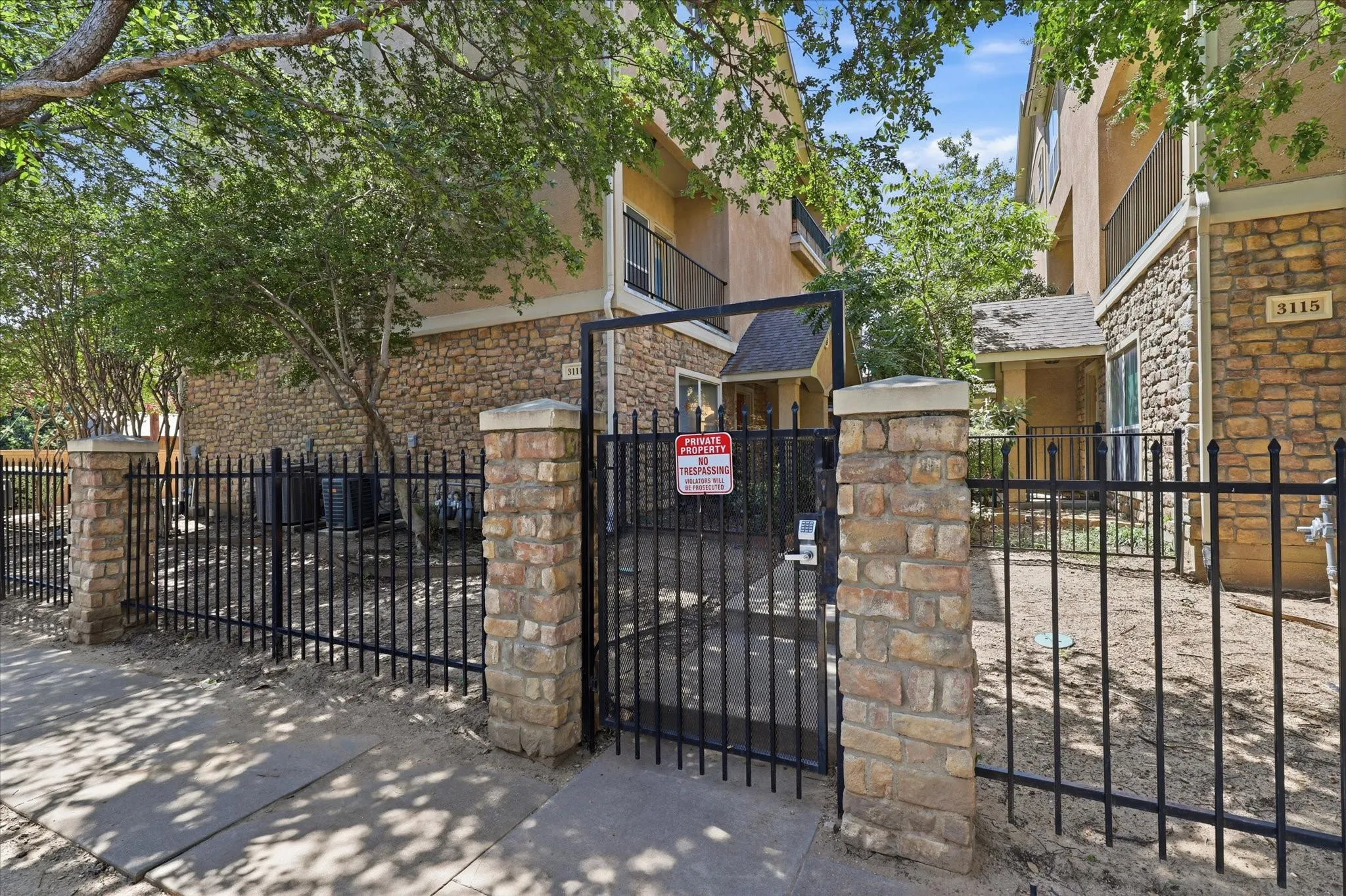 Condominium For Rent in Dallas County , 3111 Cedarplaza Lane 103, Dallas, Texas 75235, 2 Bedrooms, 3 Bathrooms, 2 Garage spaces, 1,771 Sqft, built in 2006, Price $2,699, mls#21340395, Real Estate Agent in Dallas, Homes For Rent in Dallas county, Homes For Rent in Dallas, Realtor in Dallas Texas, Real Estate Brokerage Independent Realty Texas, Luminita Cordes Realtor