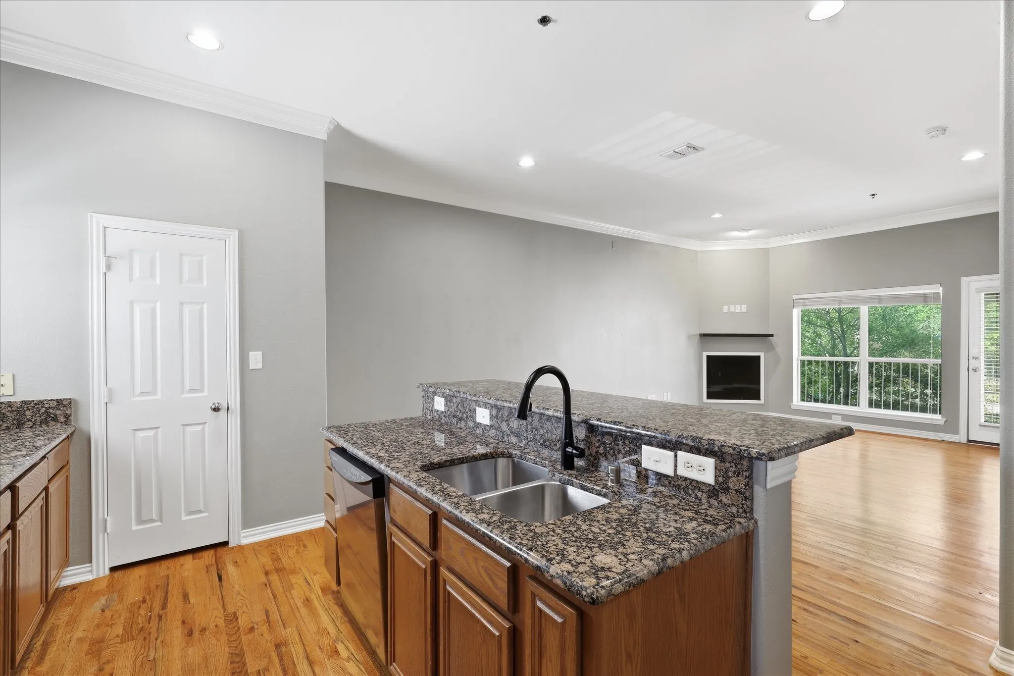 Condominium For Rent in Dallas County , 3111 Cedarplaza Lane 103, Dallas, Texas 75235, 2 Bedrooms, 3 Bathrooms, 2 Garage spaces, 1,771 Sqft, built in 2006, Price $2,699, mls#21340395, Real Estate Agent in Dallas, Homes For Rent in Dallas county, Homes For Rent in Dallas, Realtor in Dallas Texas, Real Estate Brokerage Independent Realty Texas, Luminita Cordes Realtor