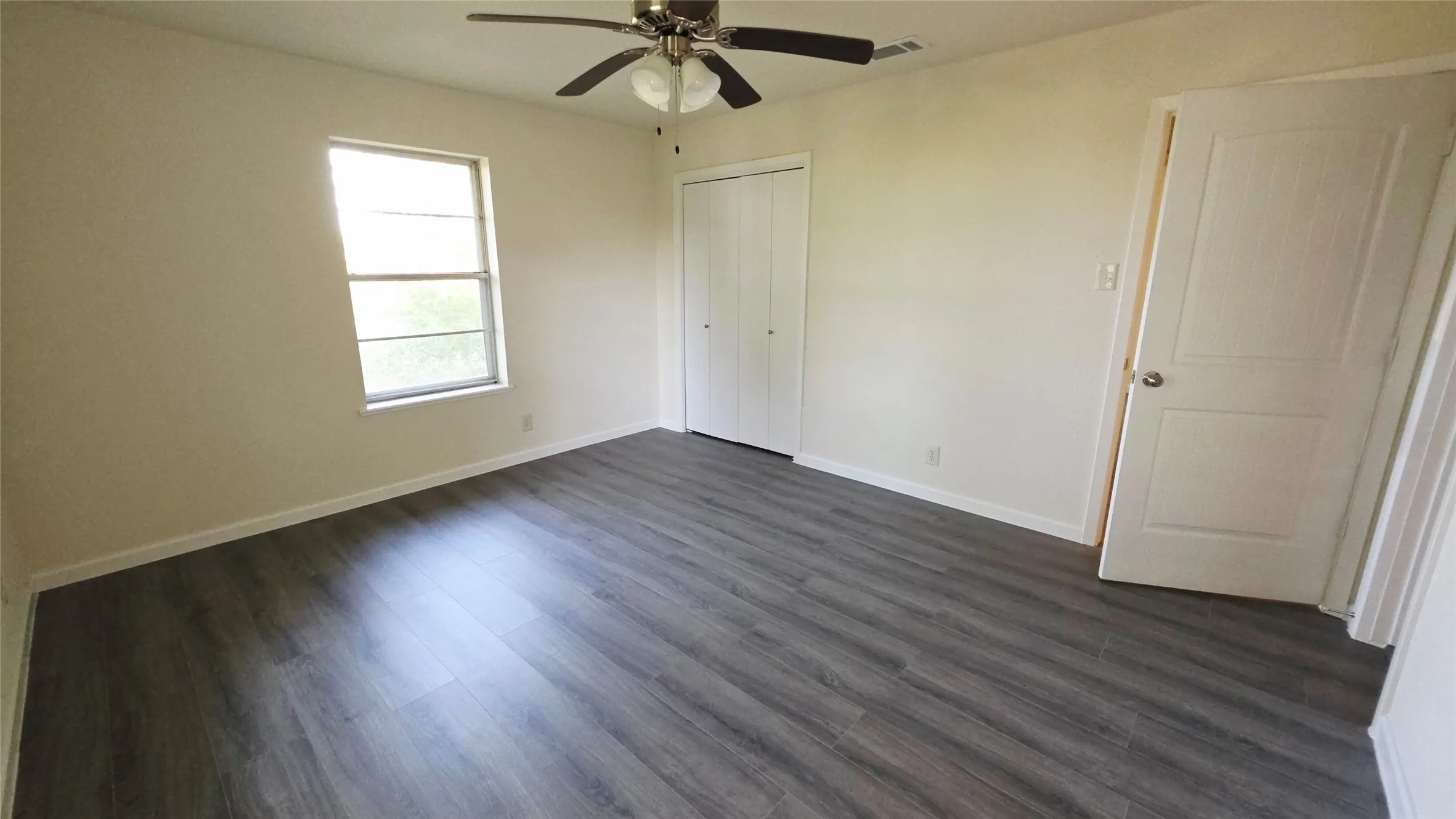 Single Family Residence For Rent in Fannin County , 1664 HWY 56 E, Bonham, Texas 75418, 3 Bedroom, 2 Bathroom, Garage spaces, 1,515 Sqft, built in 1972, mls#21337225, Real Estate Agent in Bonham, Homes For Rent in Fannin county, Homes For Rent in Bonham, Realtor in Bonham Texas, Real Estate Brokerage Independent Realty Texas, Luminita Cordes Realtor