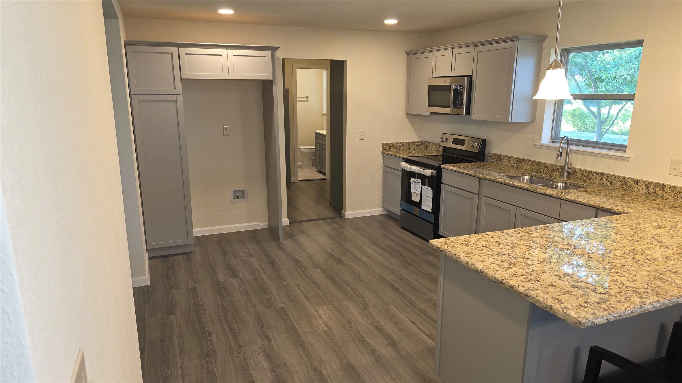 Large Kitchen with eat in option at bar